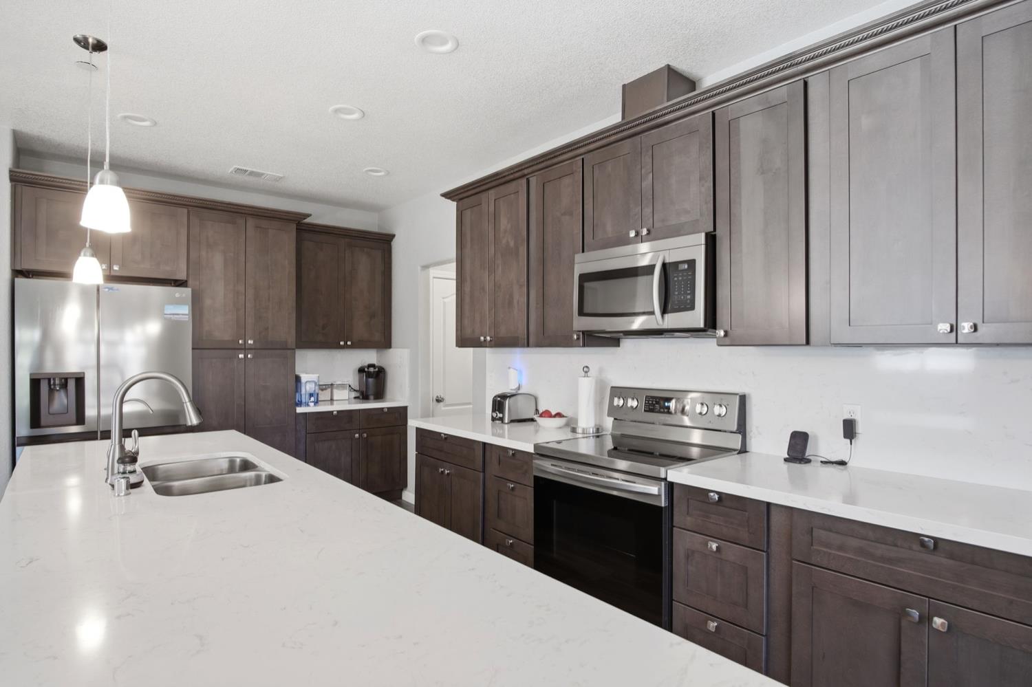 215 E Hawkeye Ave, Turlock, CA 95380