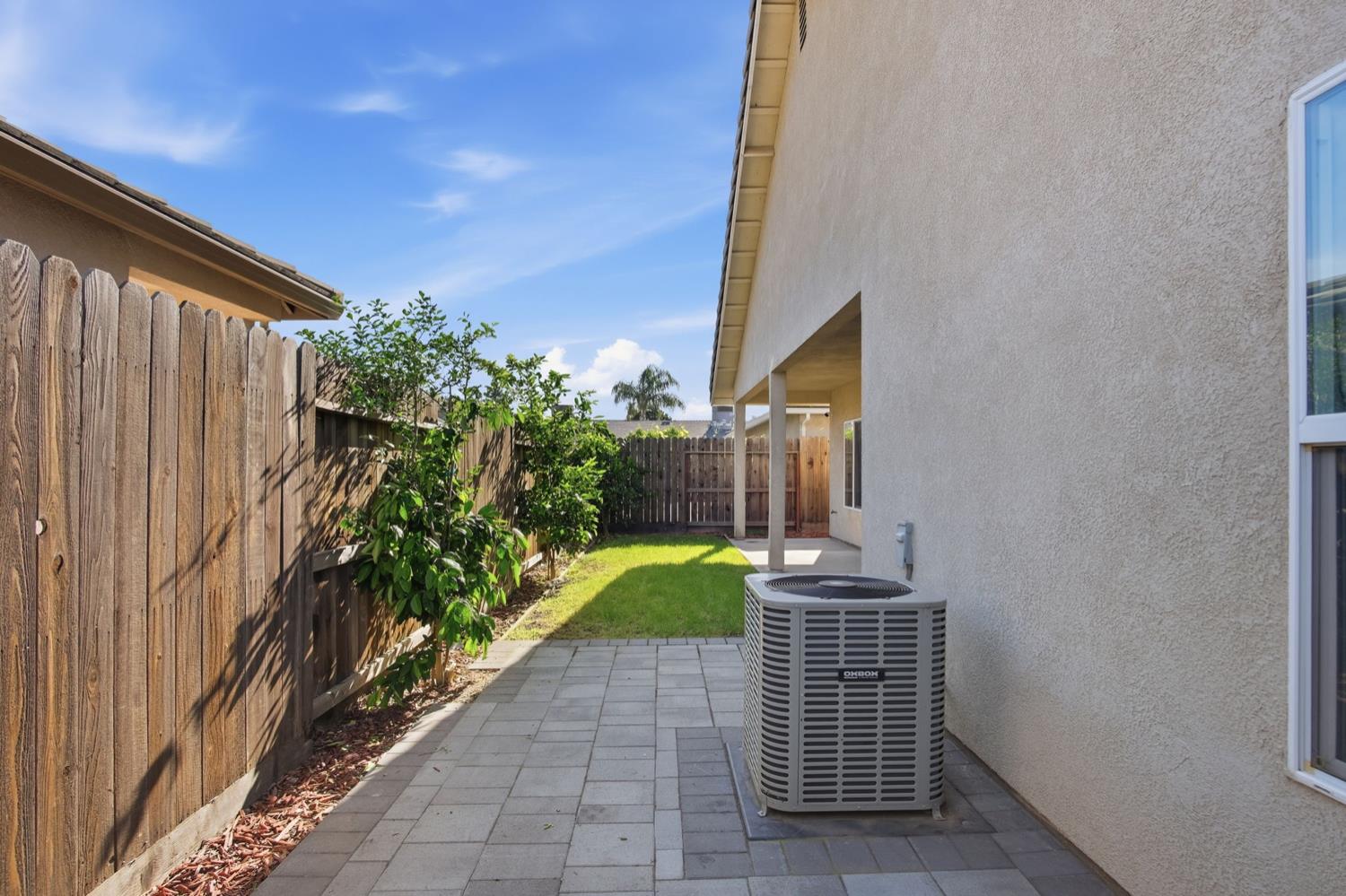 215 E Hawkeye Ave, Turlock, CA 95380