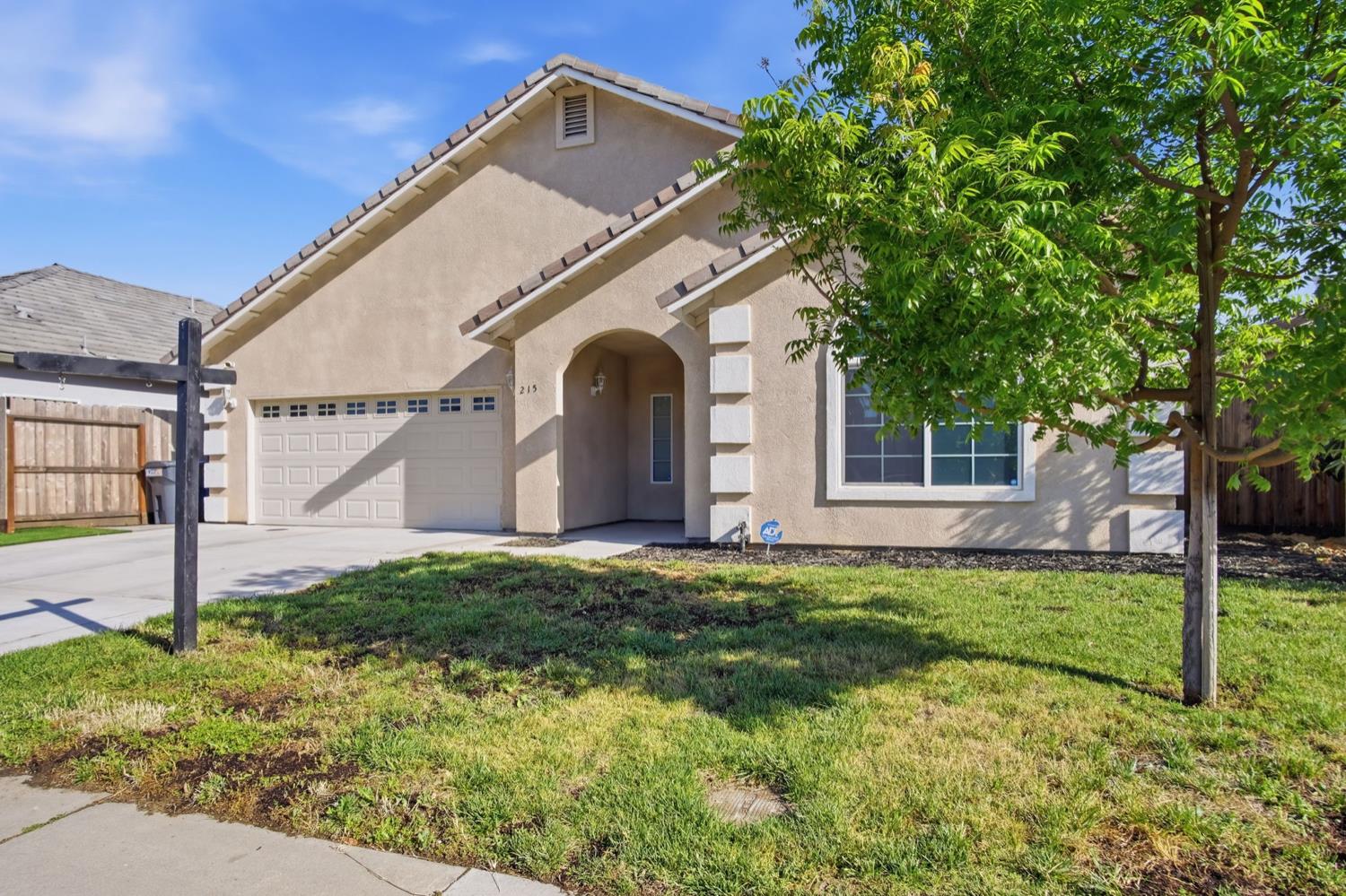 215 E Hawkeye Ave, Turlock, CA 95380