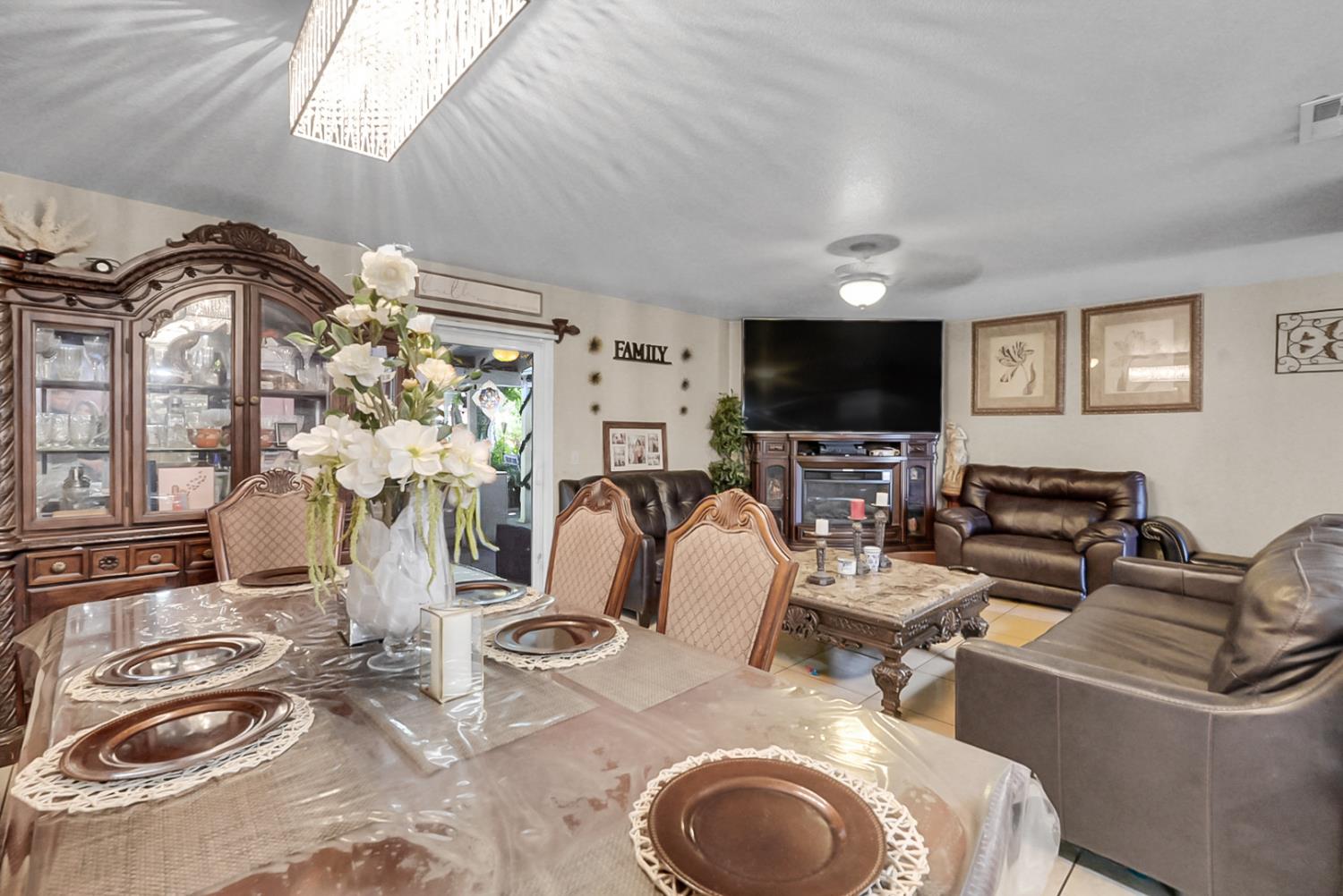 1427 Snyder St, Manteca, CA 95336