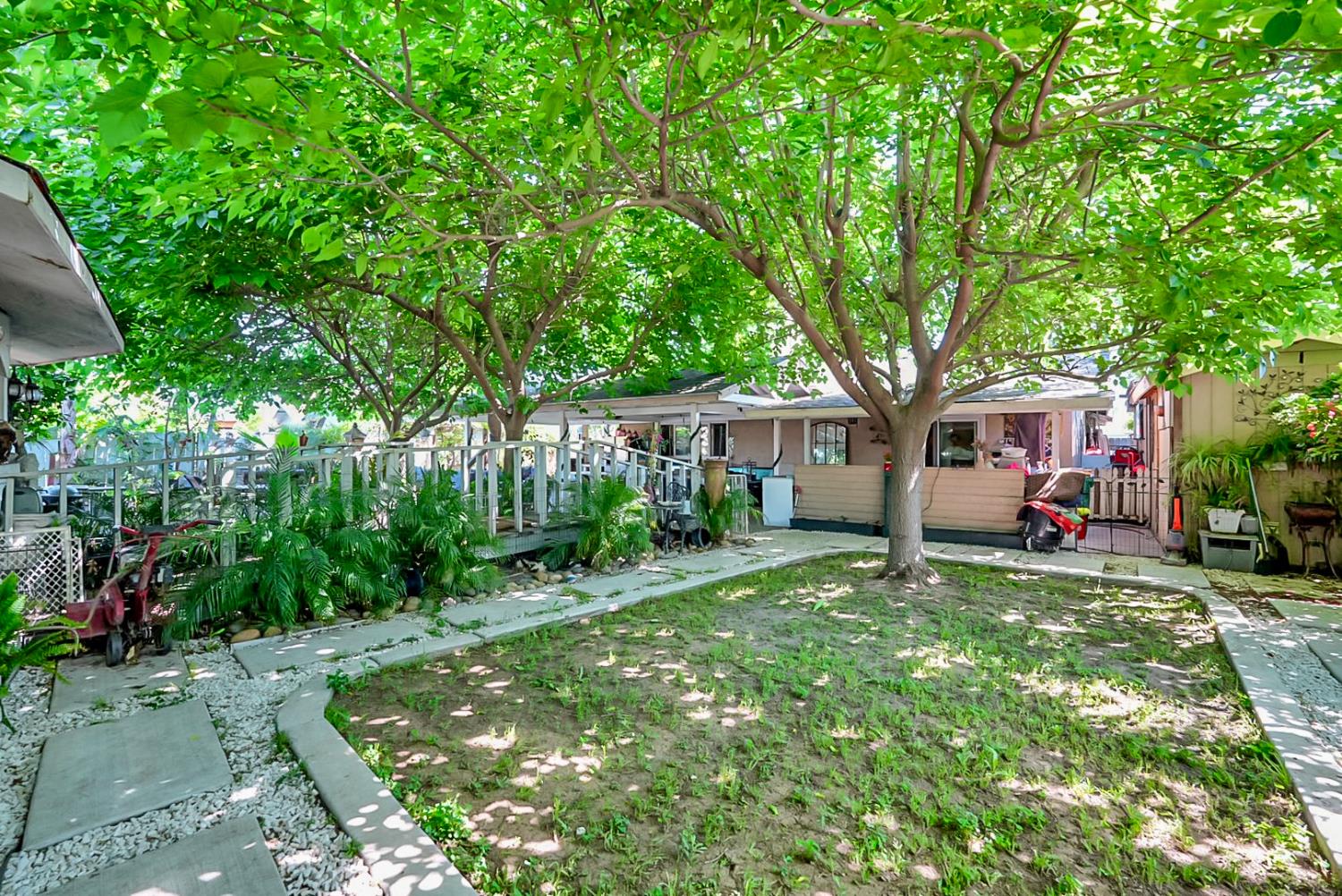 1427 Snyder St, Manteca, CA 95336