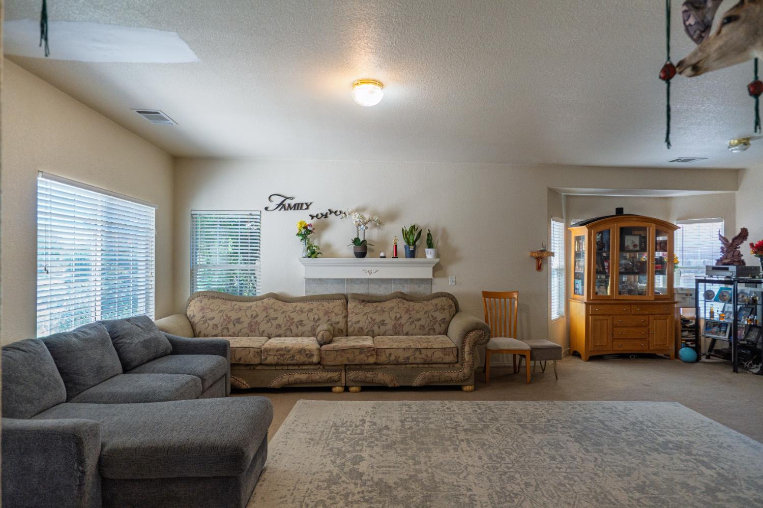 123 Manzanita Ave, Merced, CA 95341