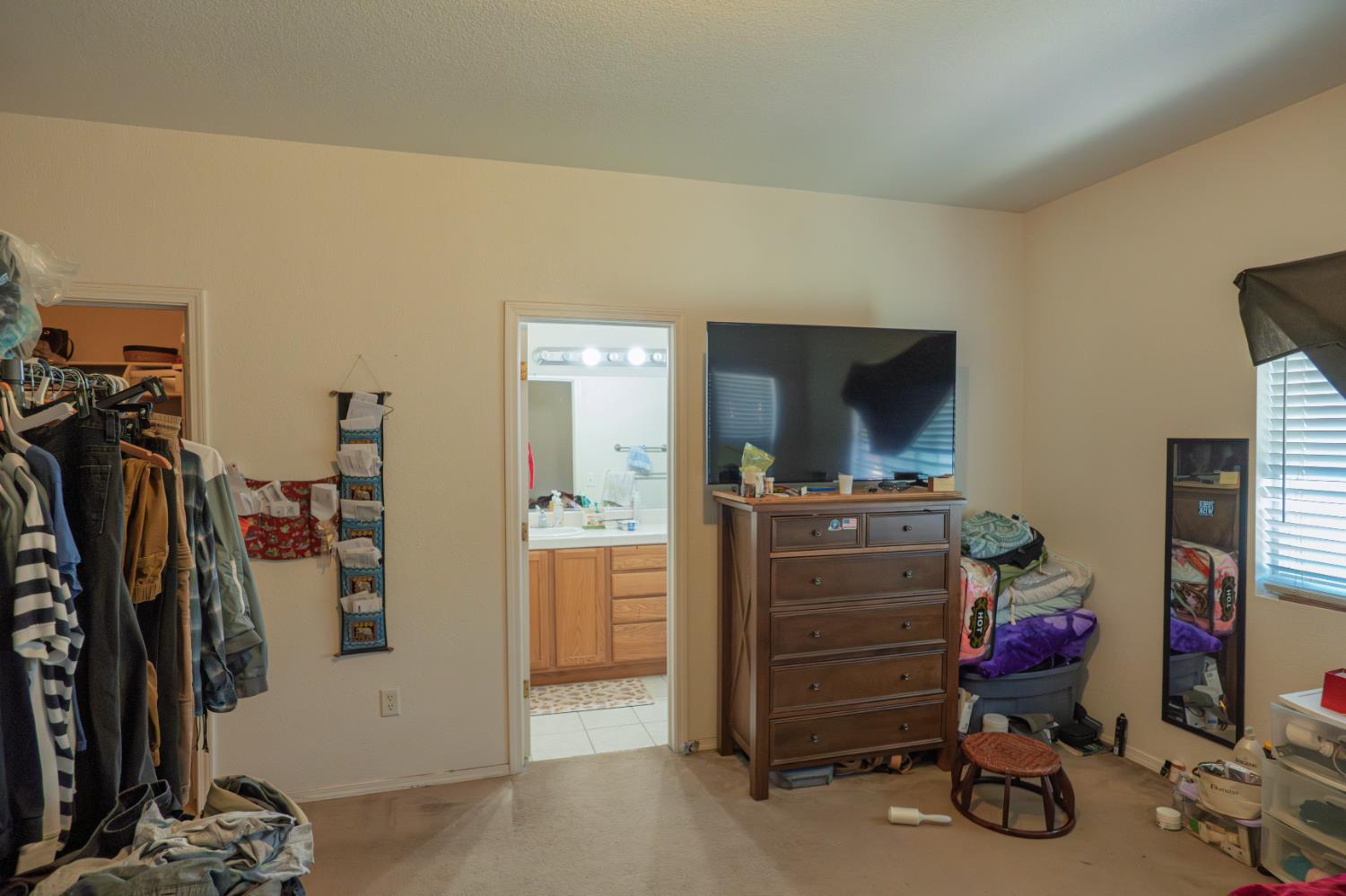 123 Manzanita Ave, Merced, CA 95341