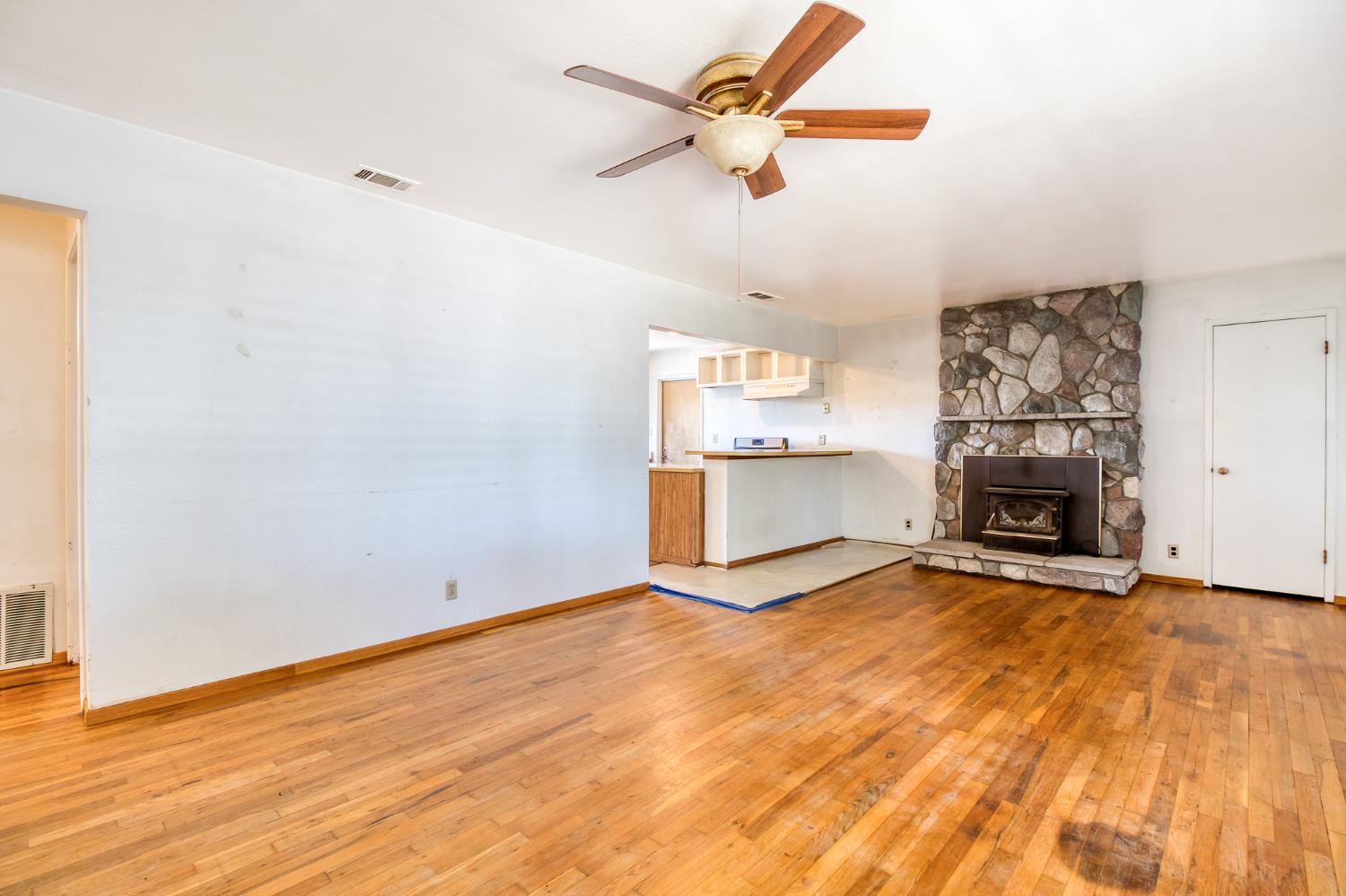 1204 Maple Dr, Oakdale, CA 95361