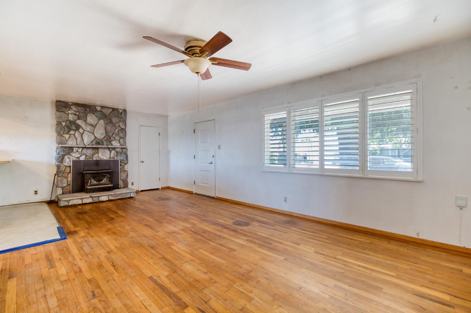 1204 Maple Dr, Oakdale, CA 95361