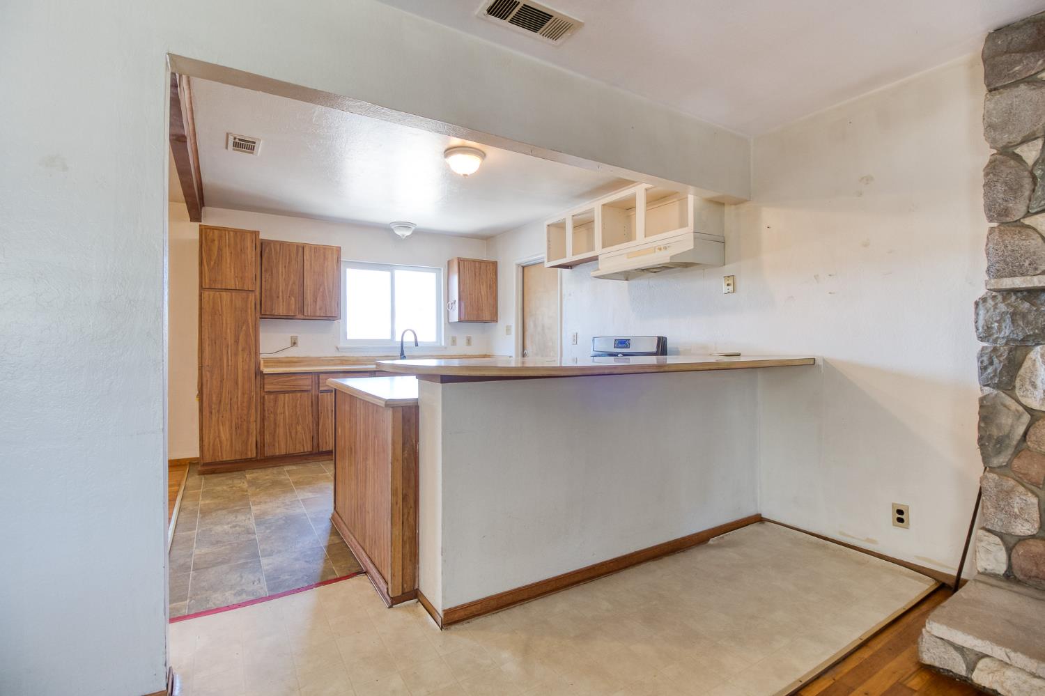 1204 Maple Dr, Oakdale, CA 95361