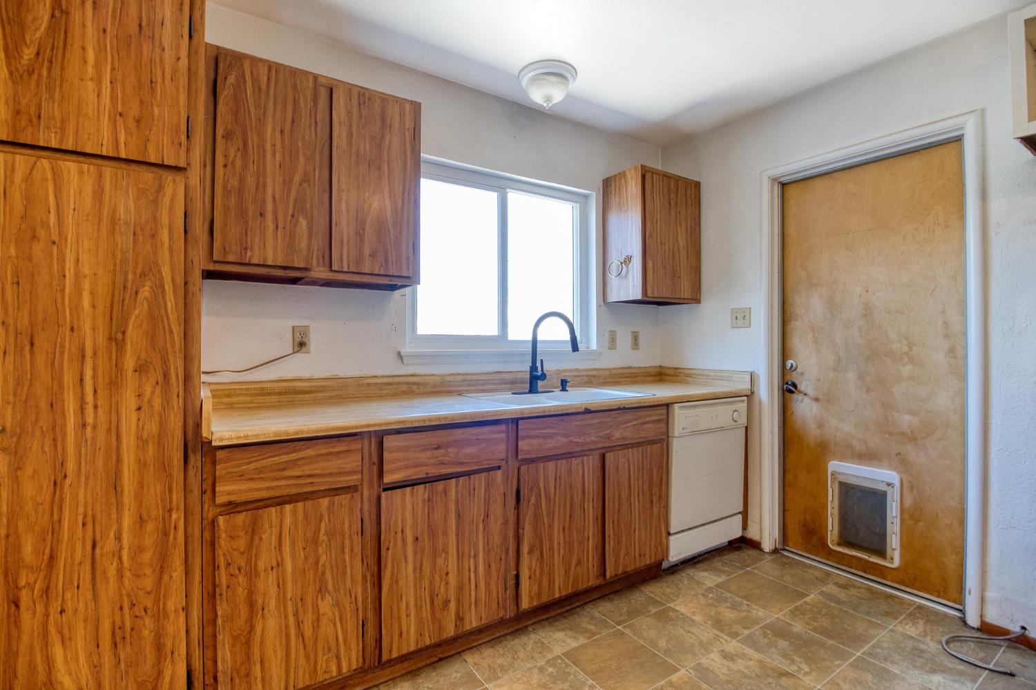 1204 Maple Dr, Oakdale, CA 95361