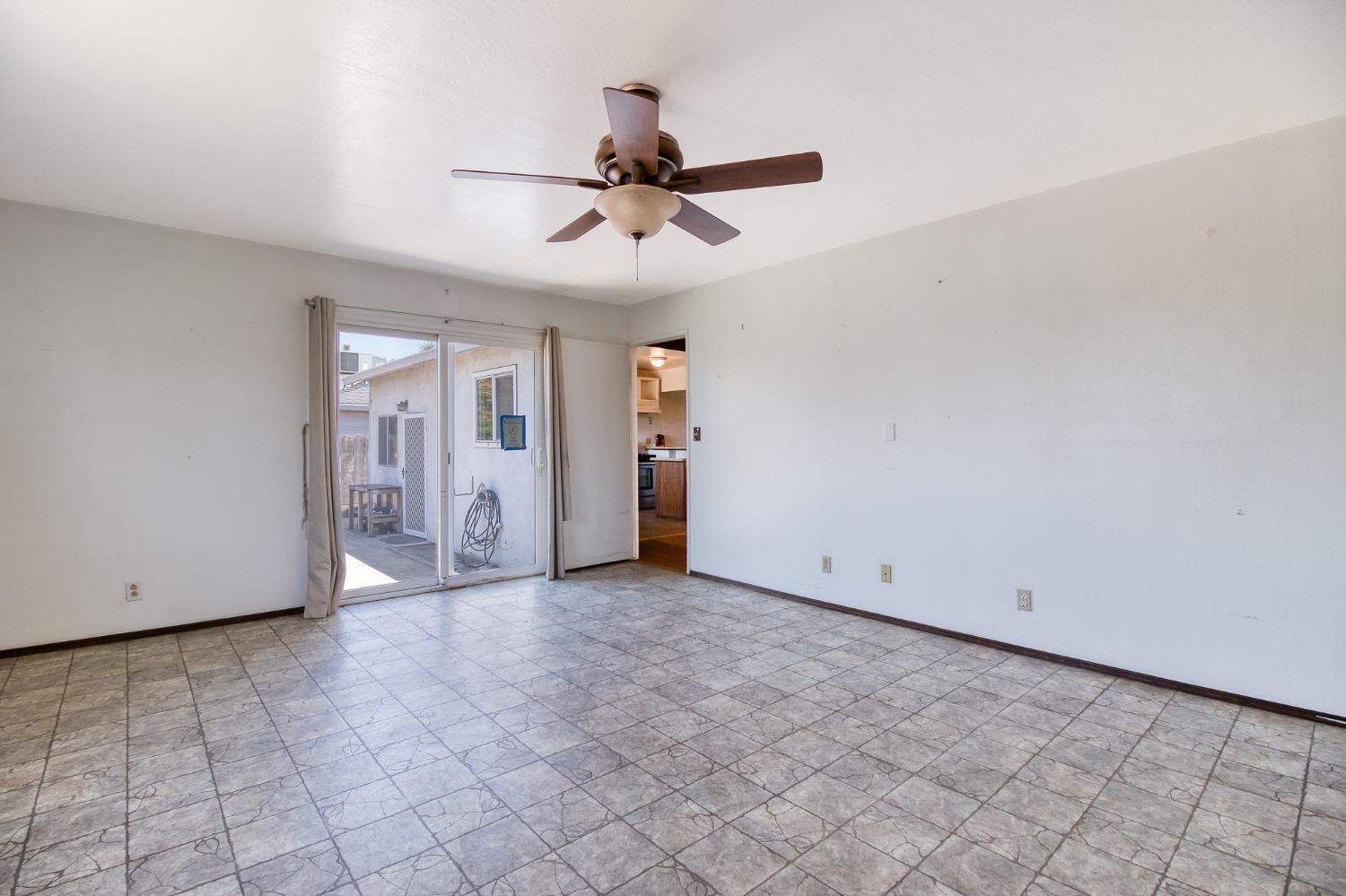 1204 Maple Dr, Oakdale, CA 95361