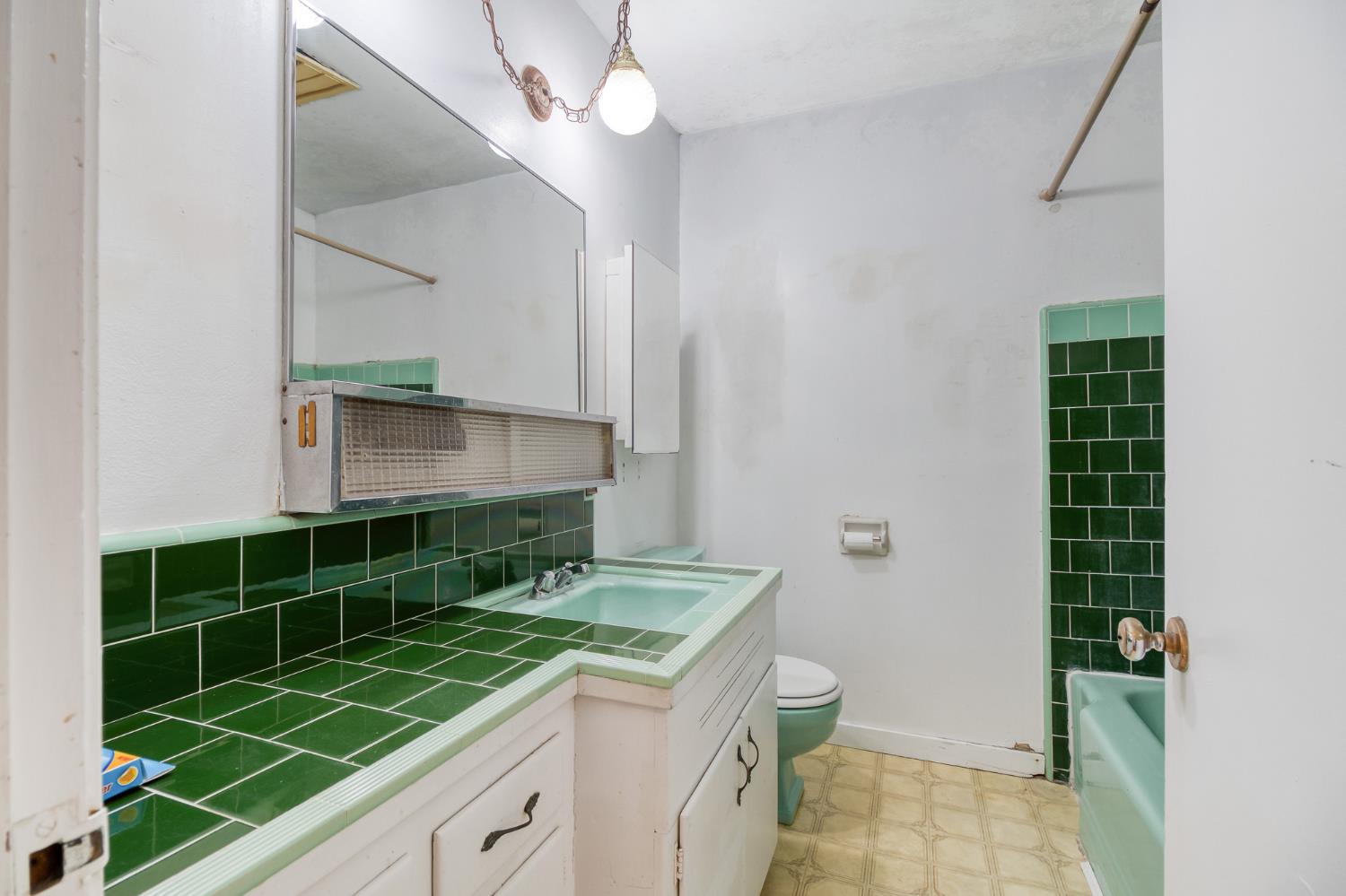 1204 Maple Dr, Oakdale, CA 95361