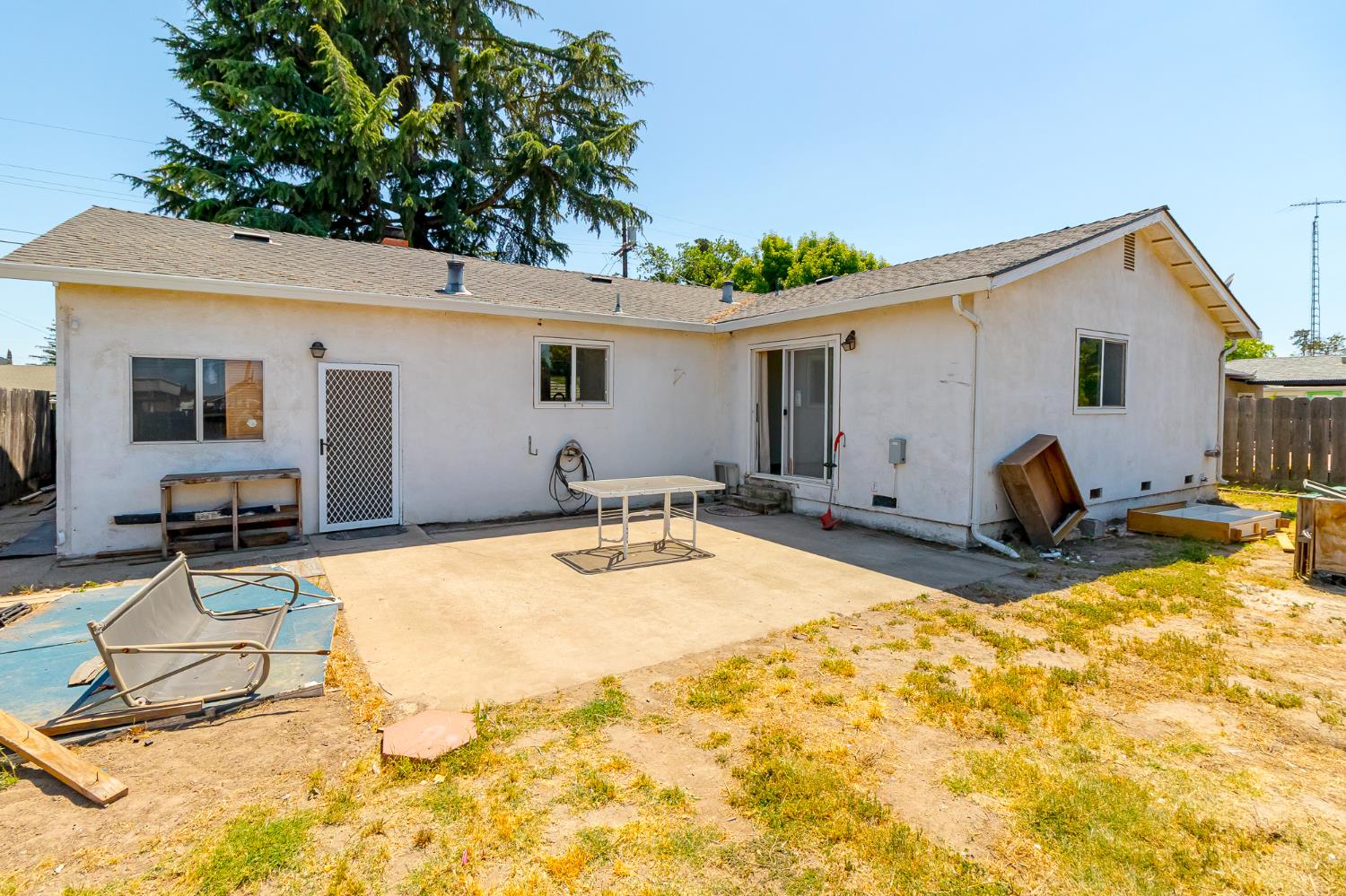 1204 Maple Dr, Oakdale, CA 95361