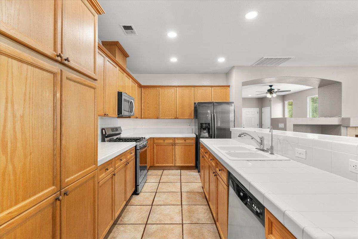 792 Jacob Way, Oakdale, CA 95361