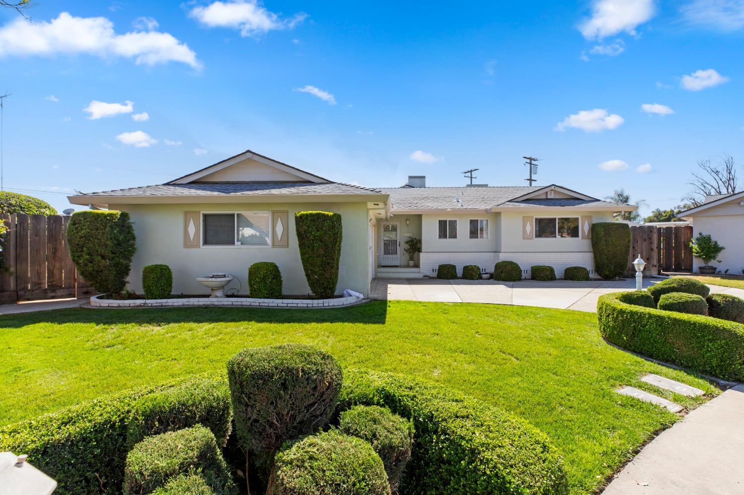 1008 Colonial Ct, Modesto, CA 95350