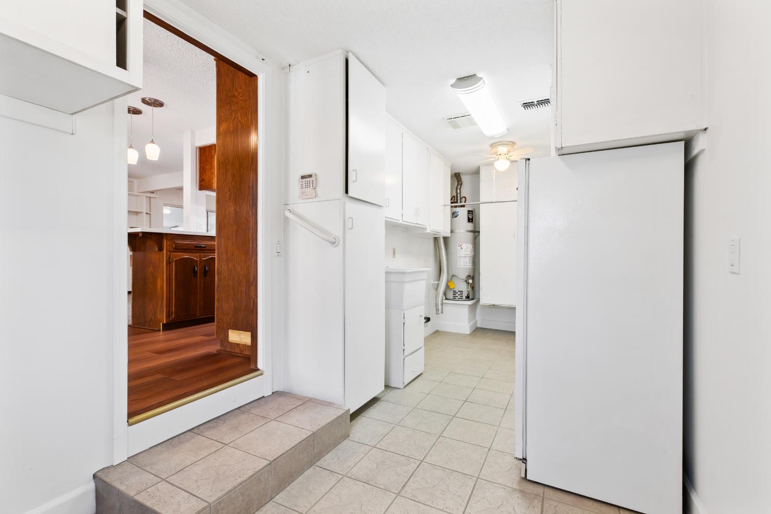 1008 Colonial Ct, Modesto, CA 95350