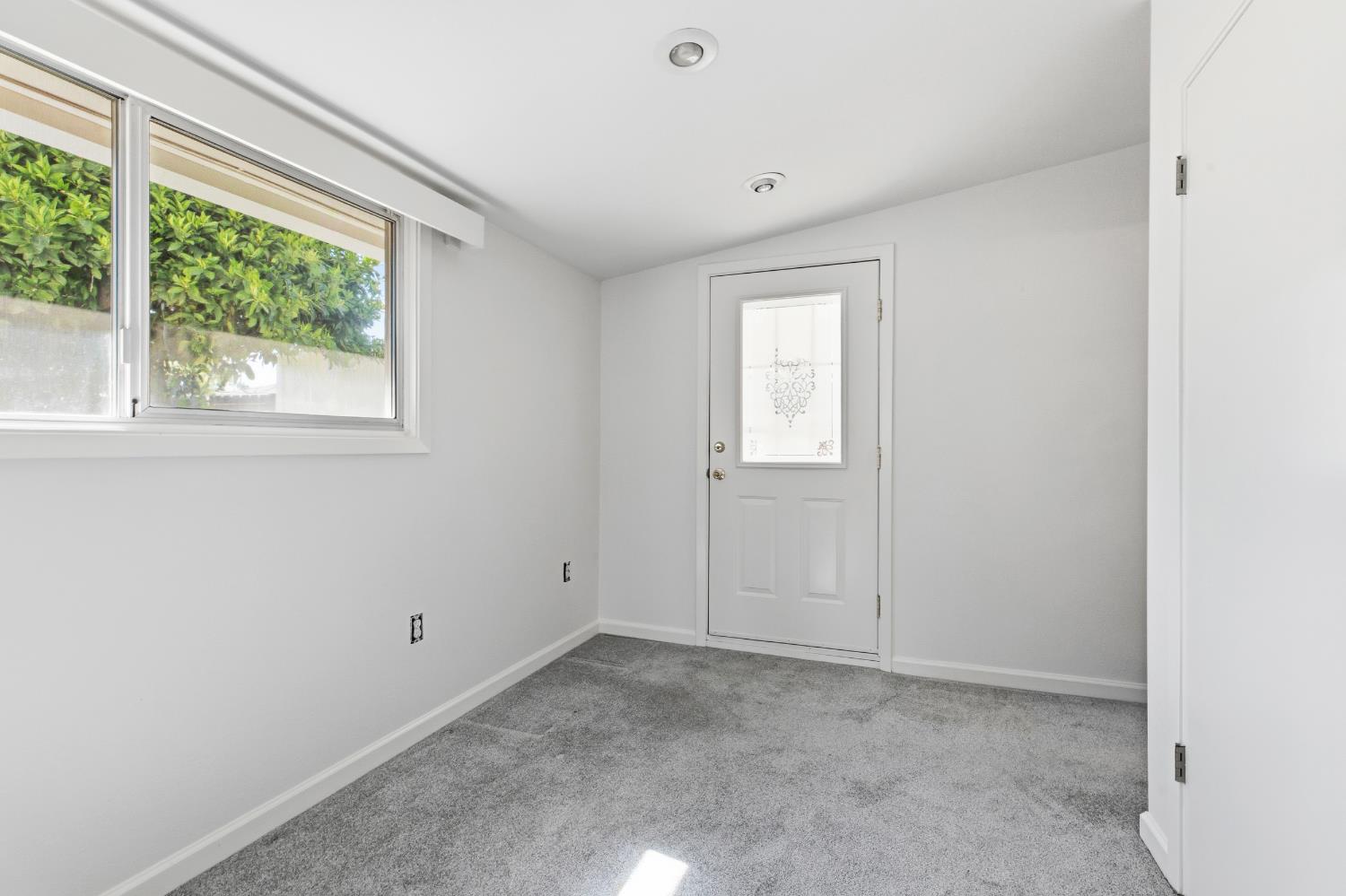 1008 Colonial Ct, Modesto, CA 95350