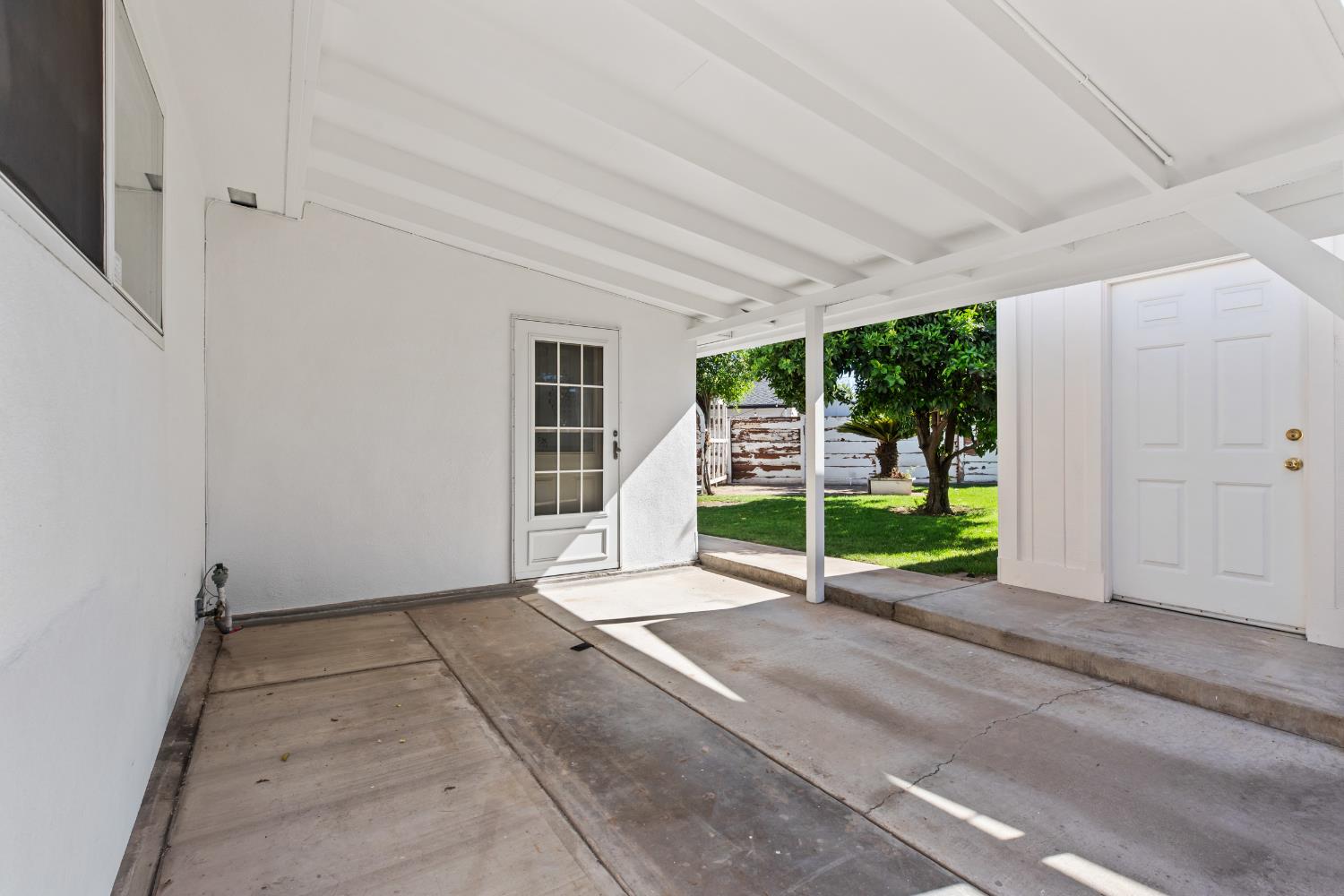 1008 Colonial Ct, Modesto, CA 95350