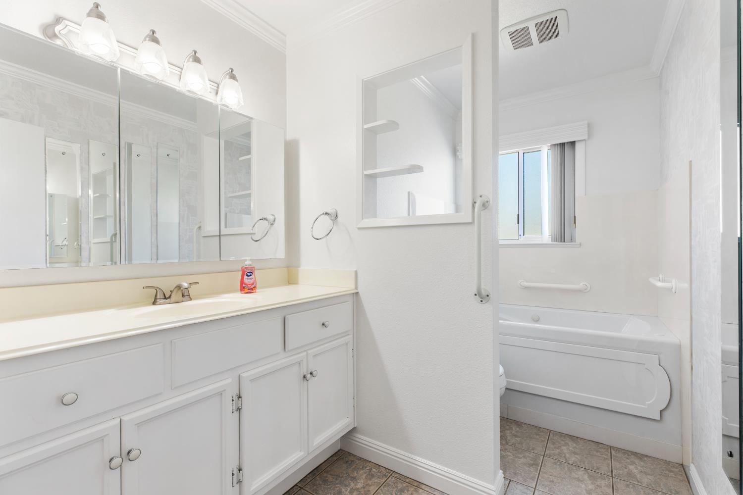 1008 Colonial Ct, Modesto, CA 95350