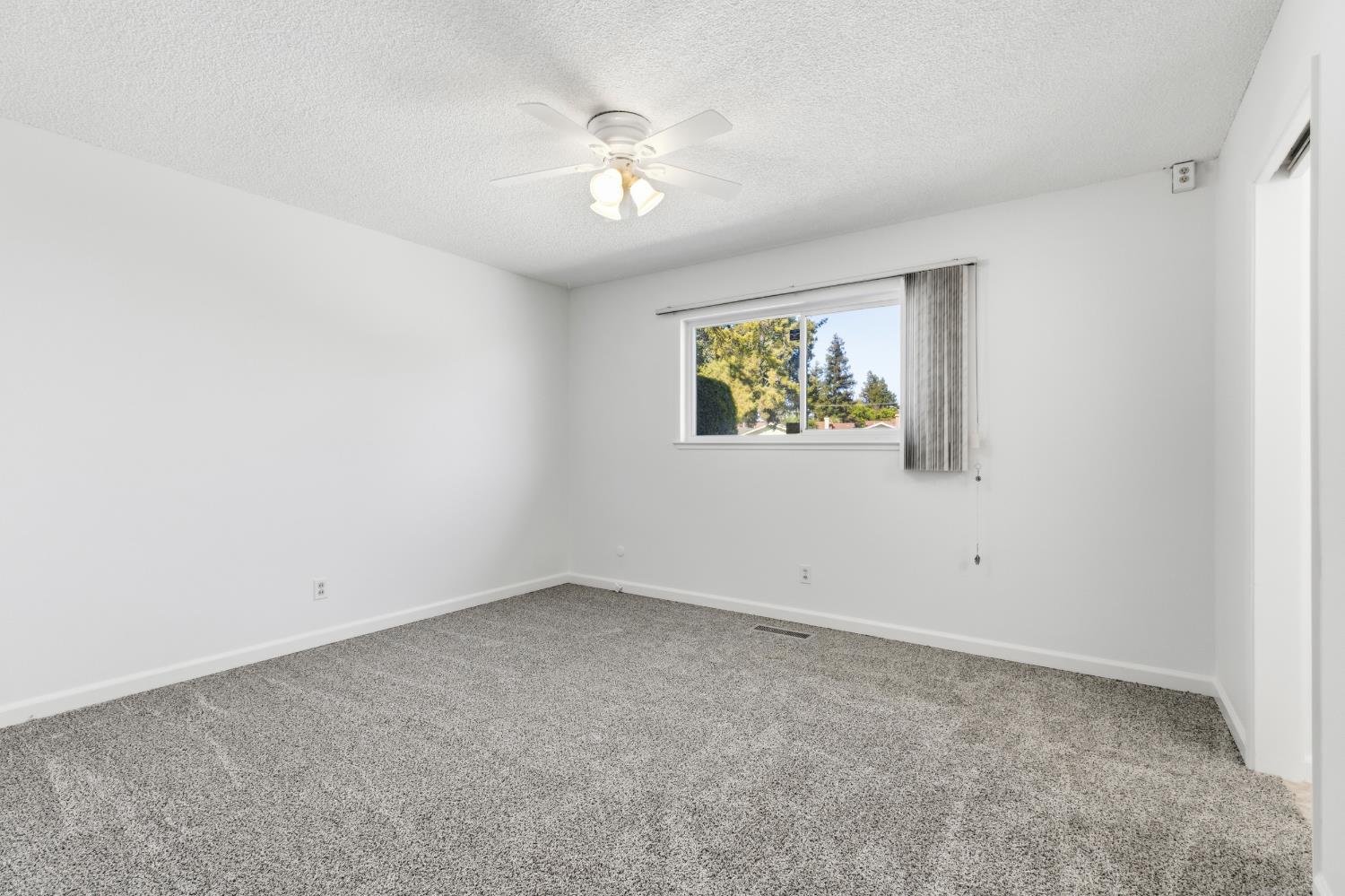 1008 Colonial Ct, Modesto, CA 95350