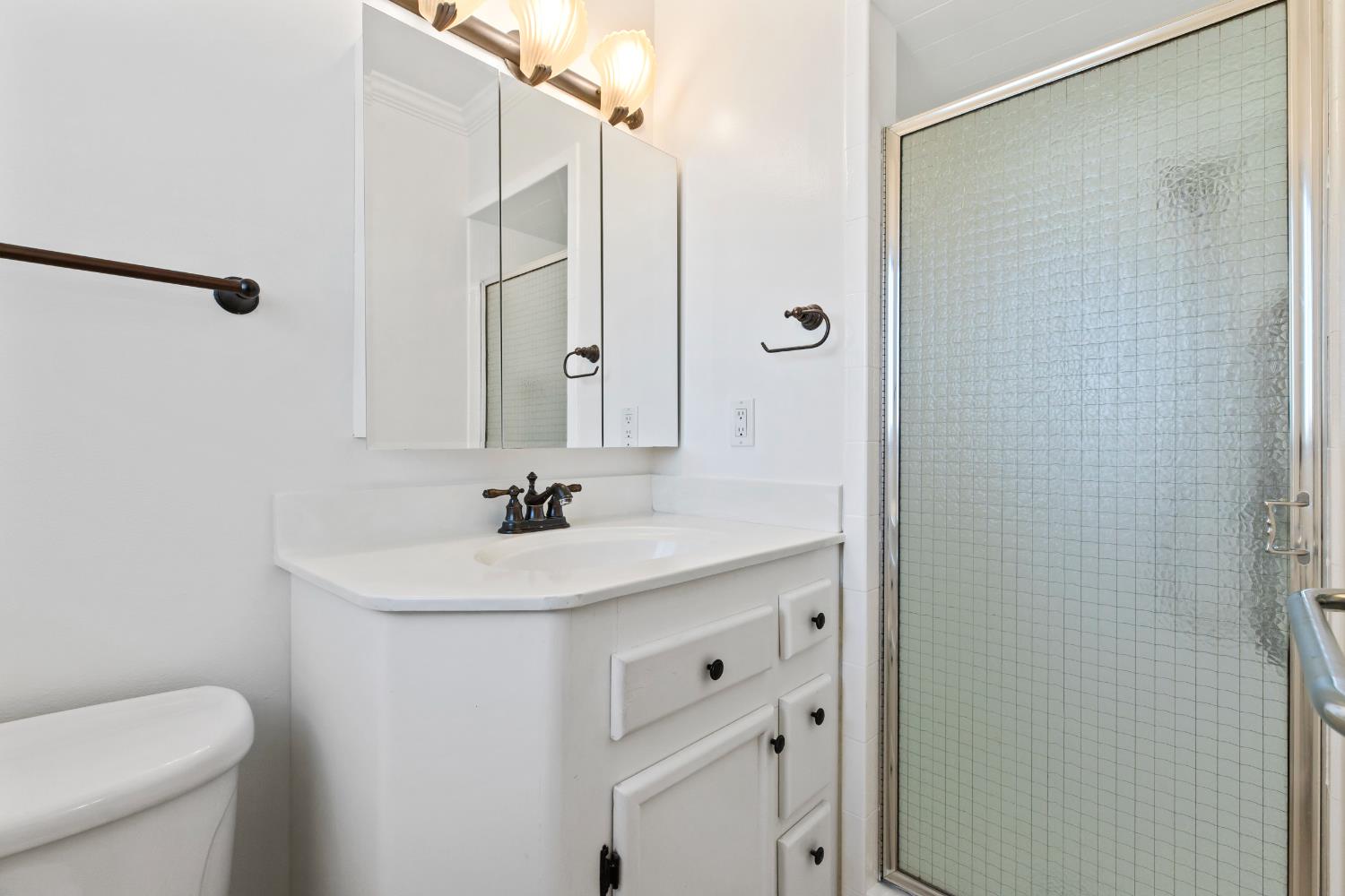 1008 Colonial Ct, Modesto, CA 95350