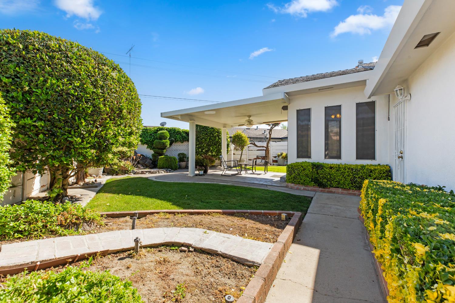 1008 Colonial Ct, Modesto, CA 95350