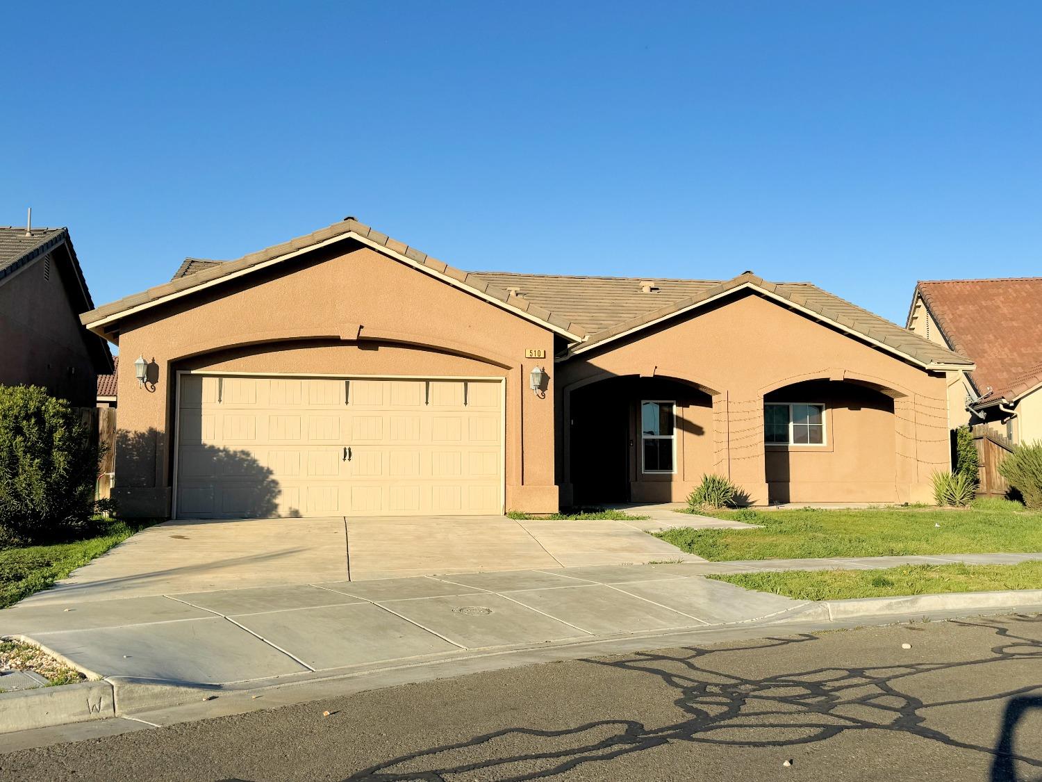 510 Stonehaven Dr, Los Banos, CA 93635