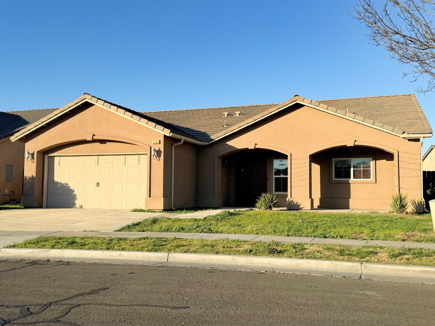 510 Stonehaven Dr, Los Banos, CA 93635