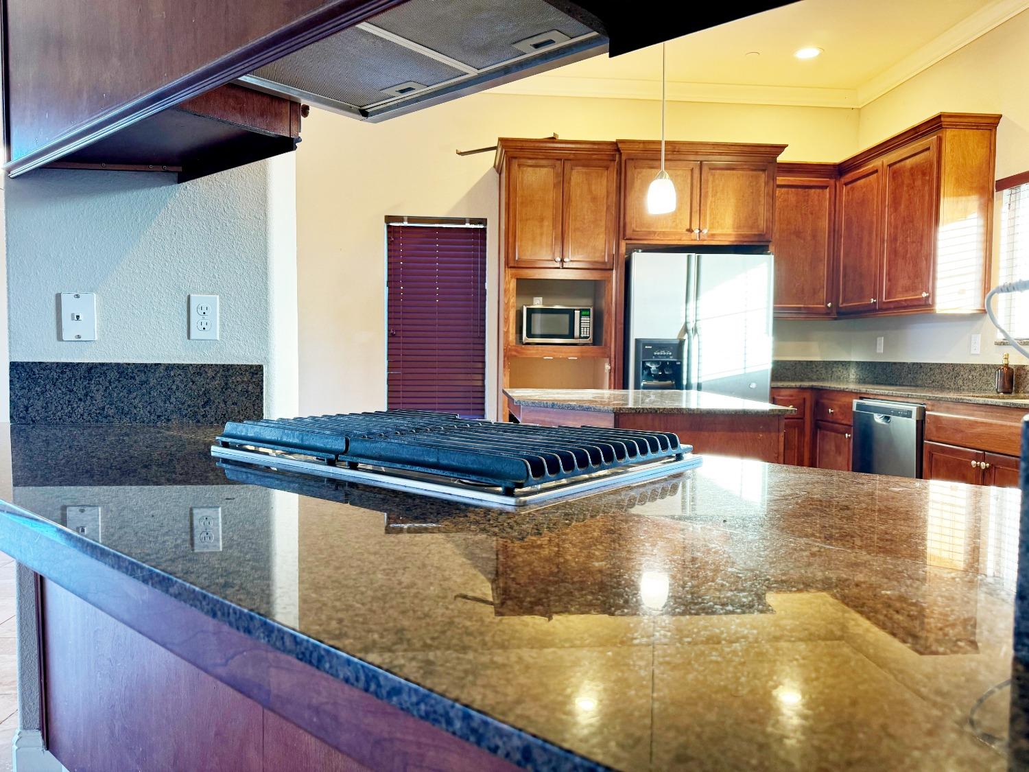 510 Stonehaven Dr, Los Banos, CA 93635