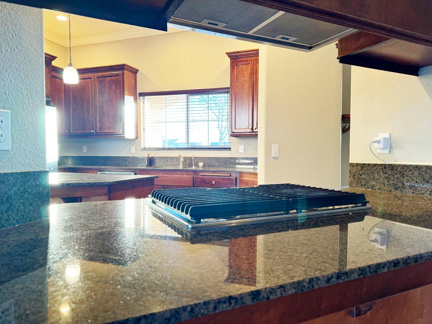 510 Stonehaven Dr, Los Banos, CA 93635