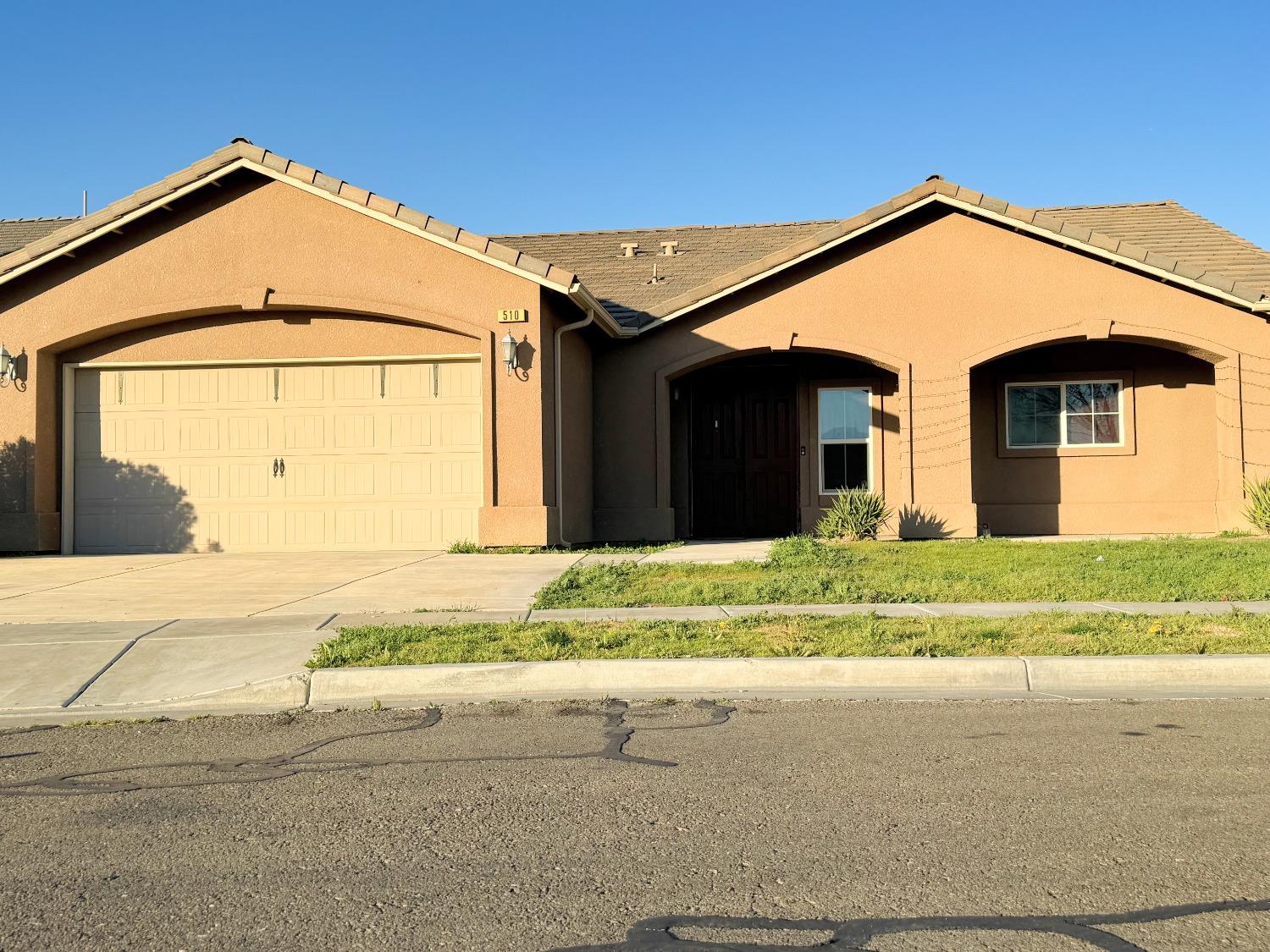 510 Stonehaven Dr, Los Banos, CA 93635