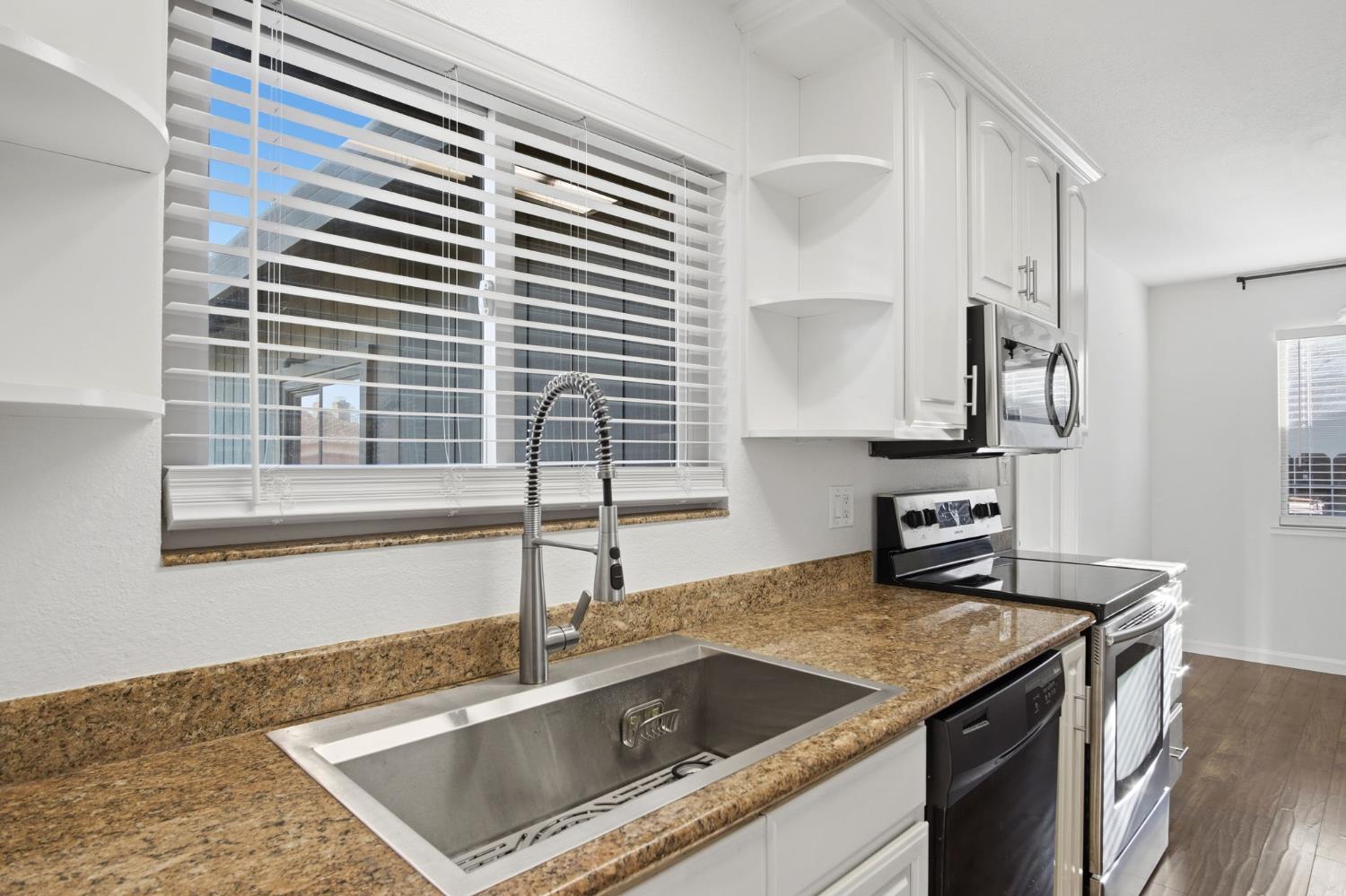 680 Sherri Way, Turlock, CA 95382