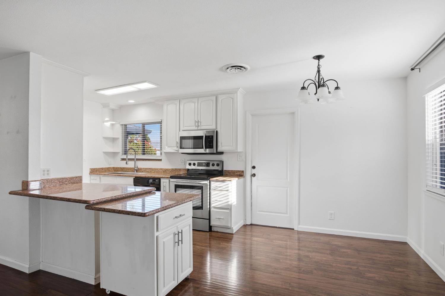 680 Sherri Way, Turlock, CA 95382