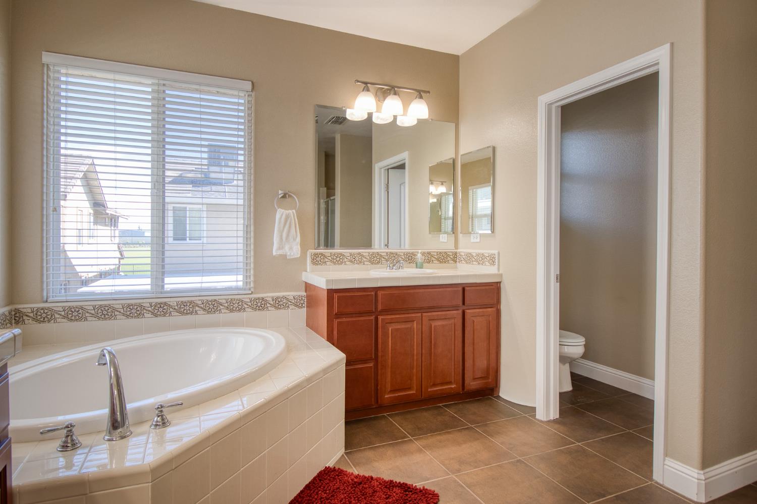 755 Branding Iron St, Oakdale, CA 95361