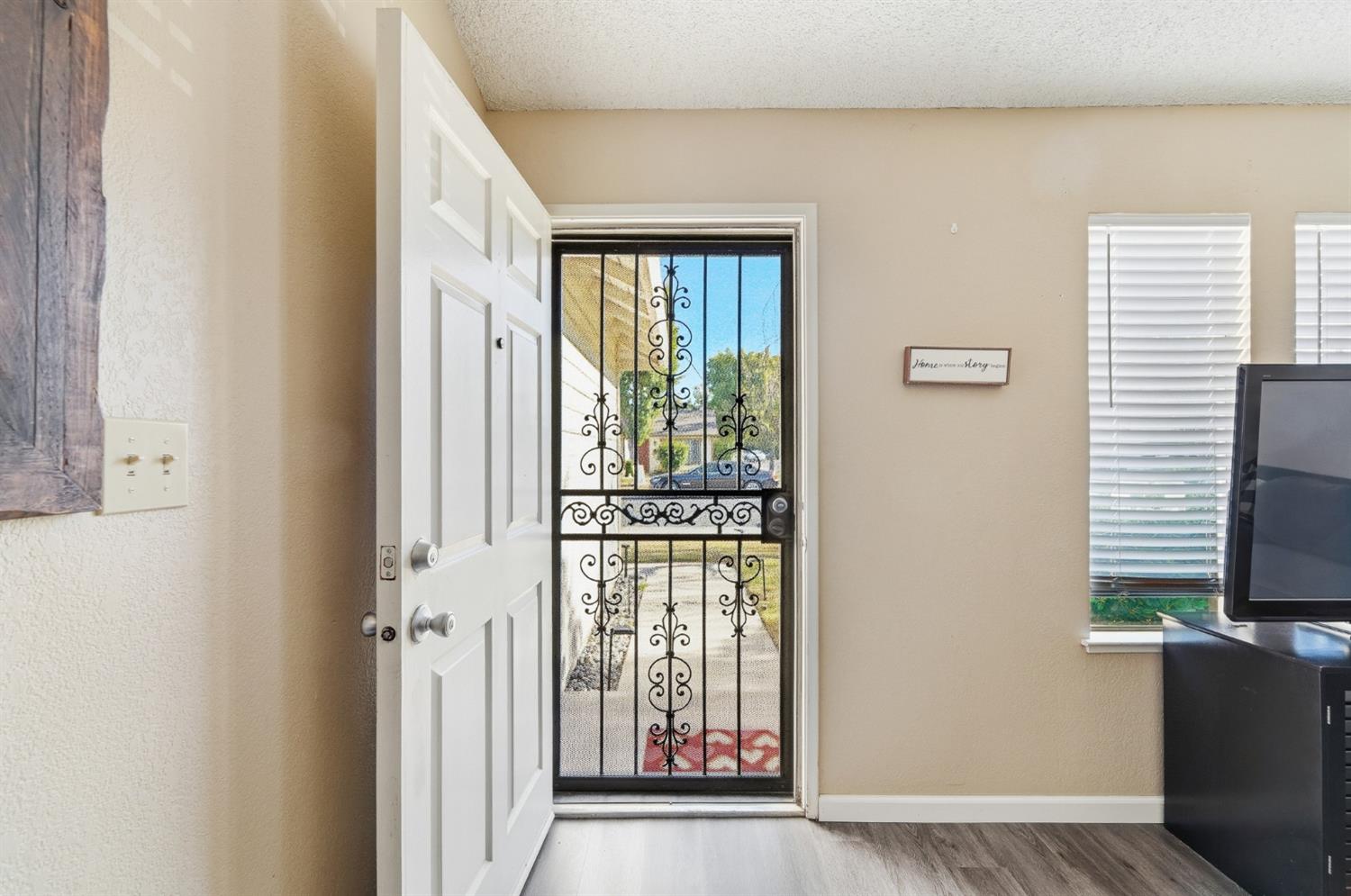 2037 Zeeland Ct, Modesto, CA 95356