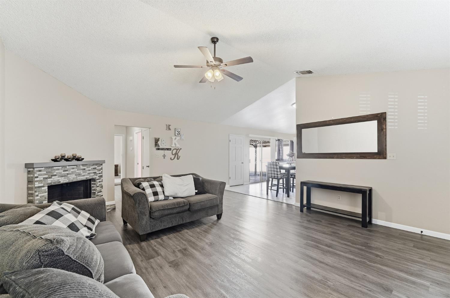 2037 Zeeland Ct, Modesto, CA 95356