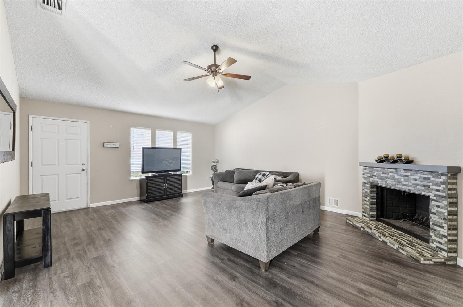 2037 Zeeland Ct, Modesto, CA 95356