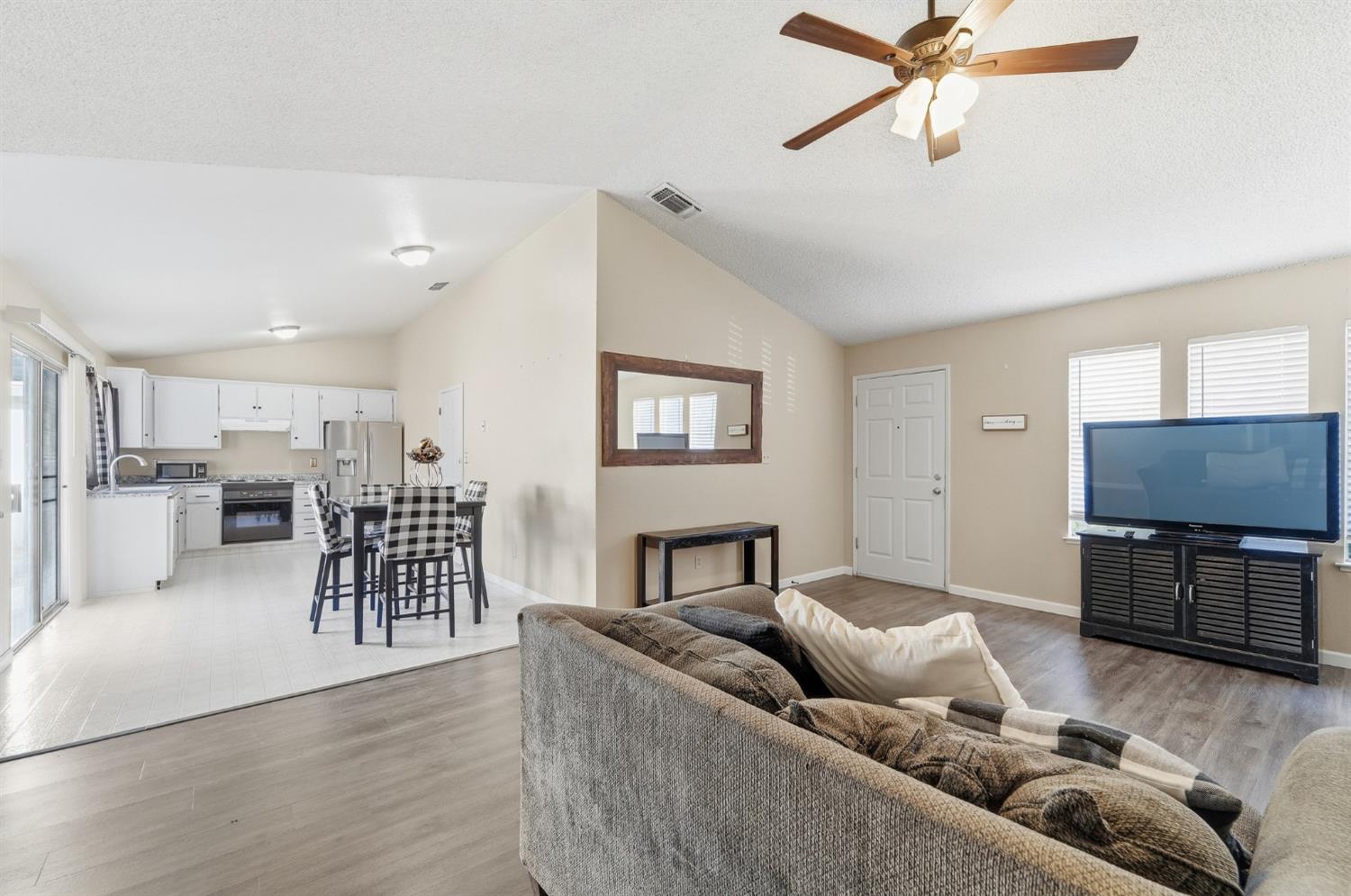 2037 Zeeland Ct, Modesto, CA 95356