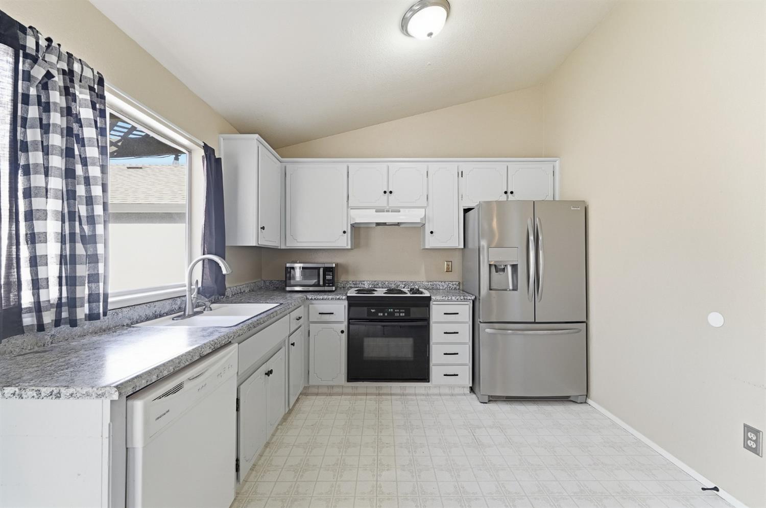 2037 Zeeland Ct, Modesto, CA 95356