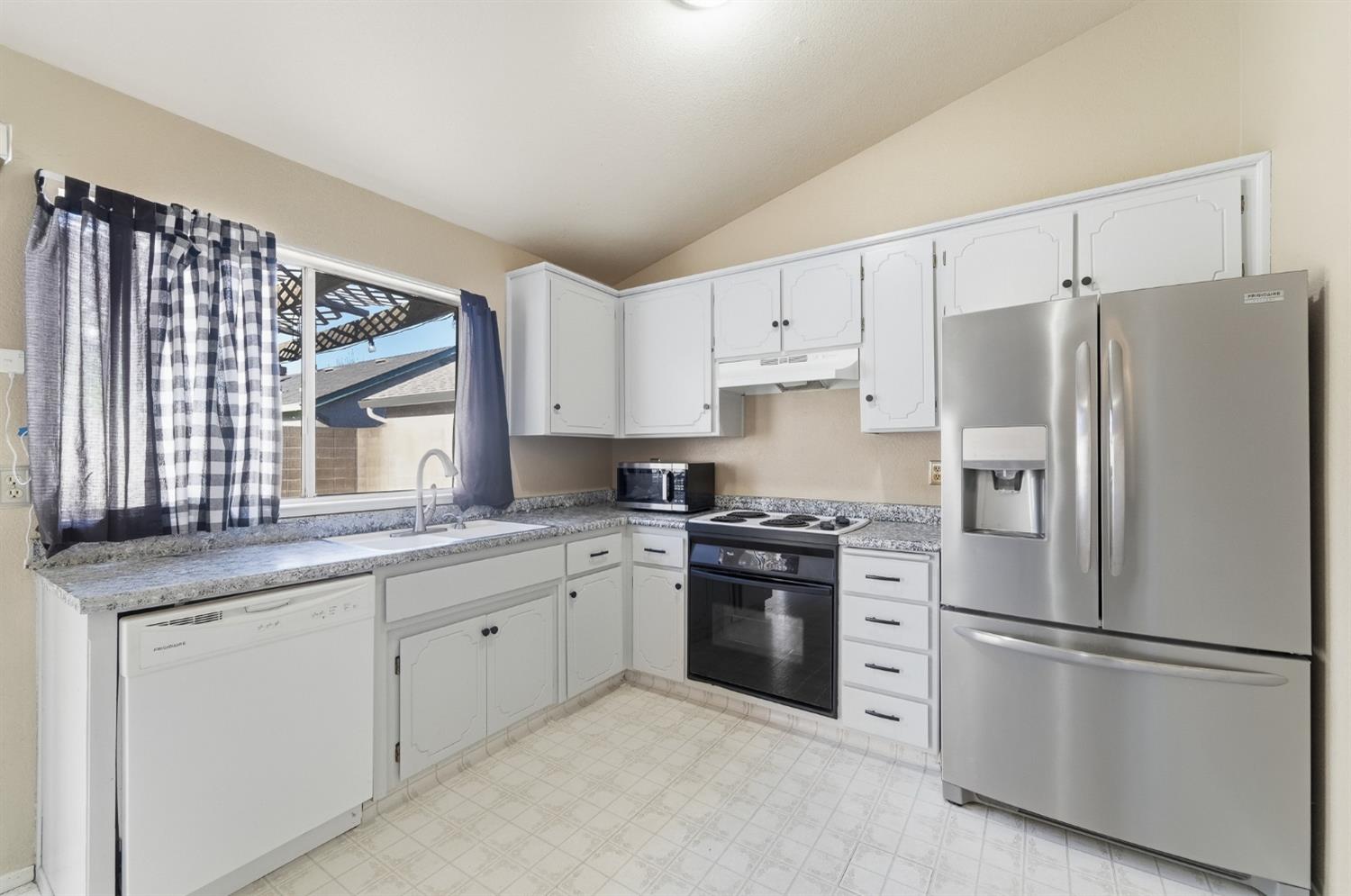 2037 Zeeland Ct, Modesto, CA 95356