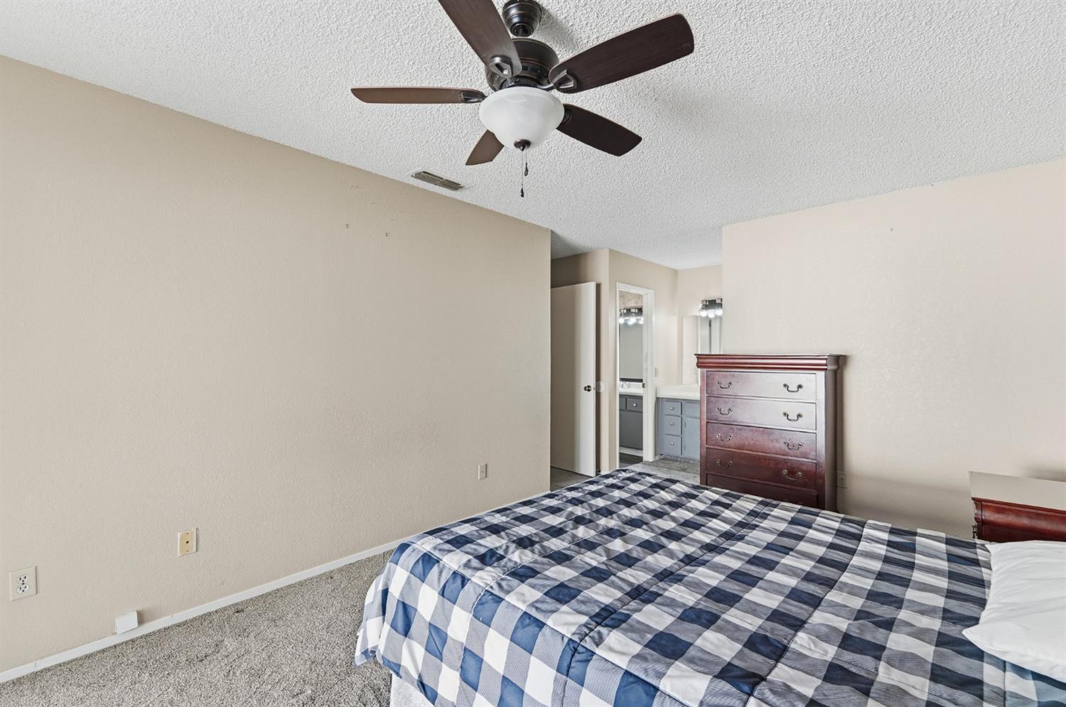 2037 Zeeland Ct, Modesto, CA 95356