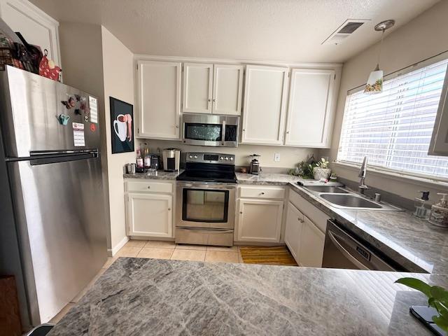 2924 Merle Ave, Modesto, CA 95355