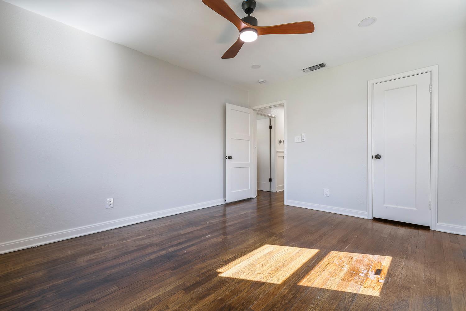 913 E Garland Ave, Fresno, CA 93704