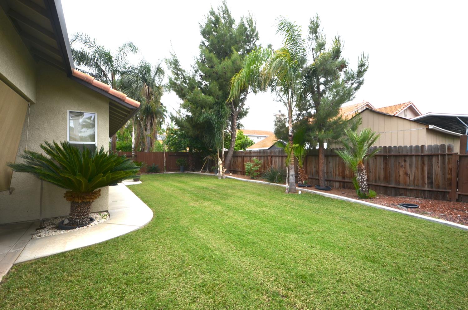 225 Stonewood Dr, Los Banos, CA 93635