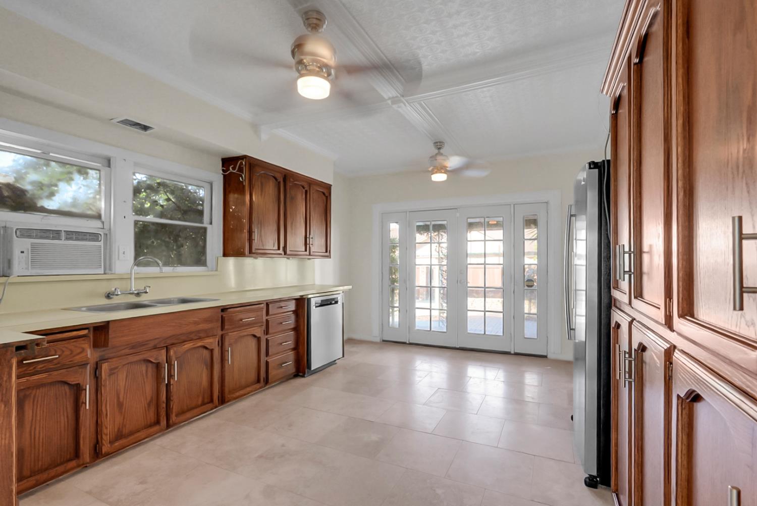 155 N 7th St, Chowchilla, CA 93610