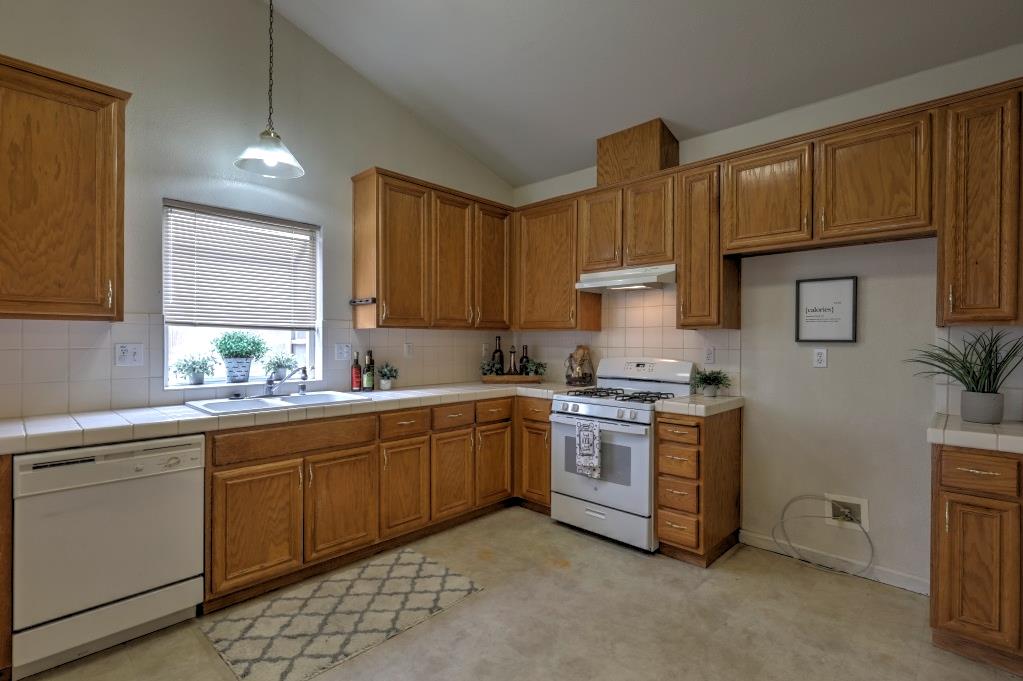 3732 Incline Way, Riverbank, CA 95367