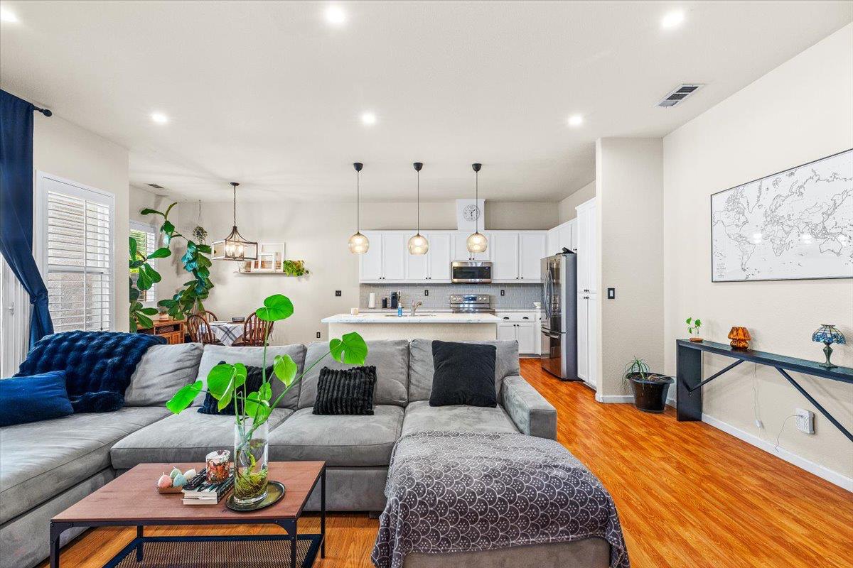 623 John Roos, Ripon, CA 95366