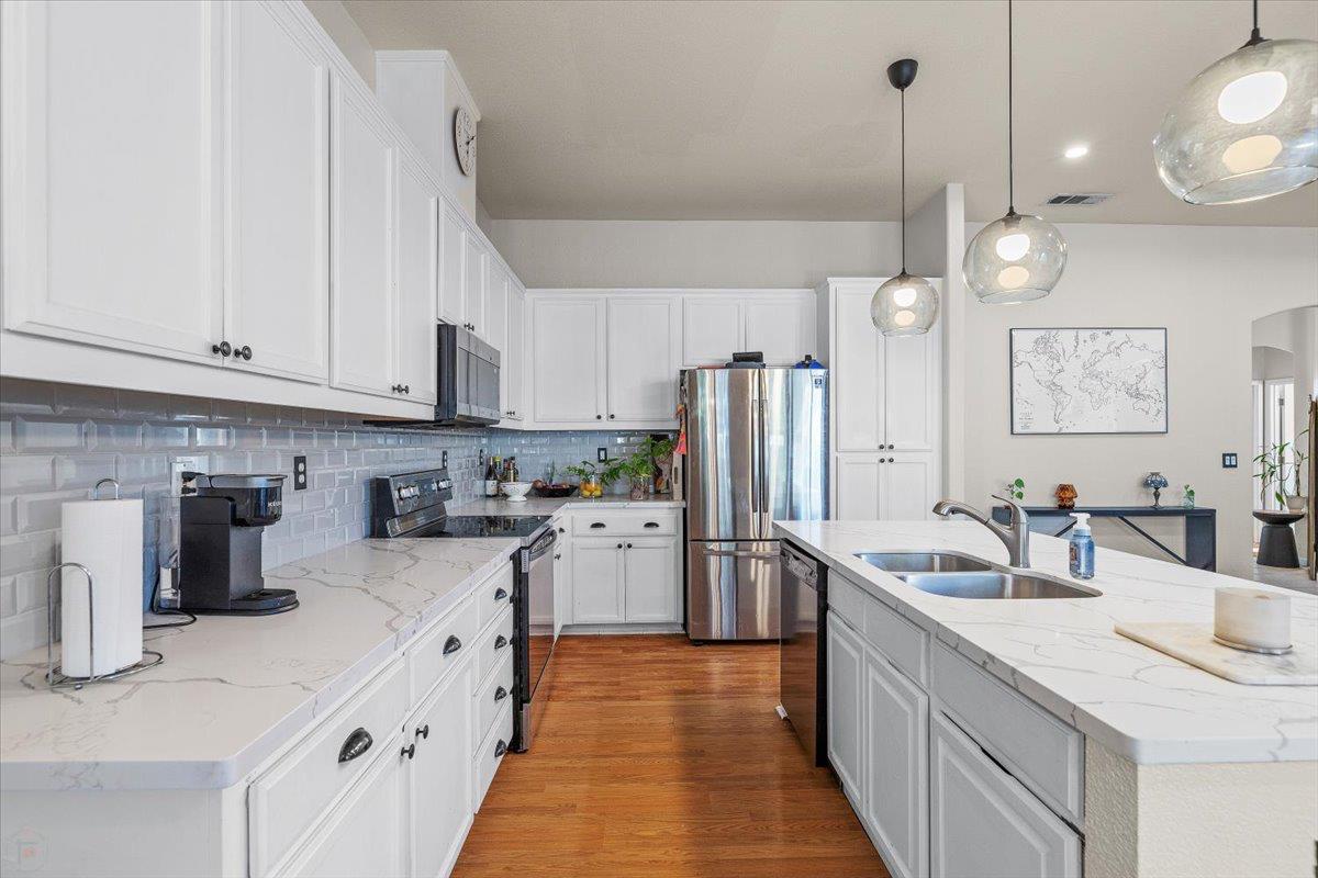 623 John Roos, Ripon, CA 95366