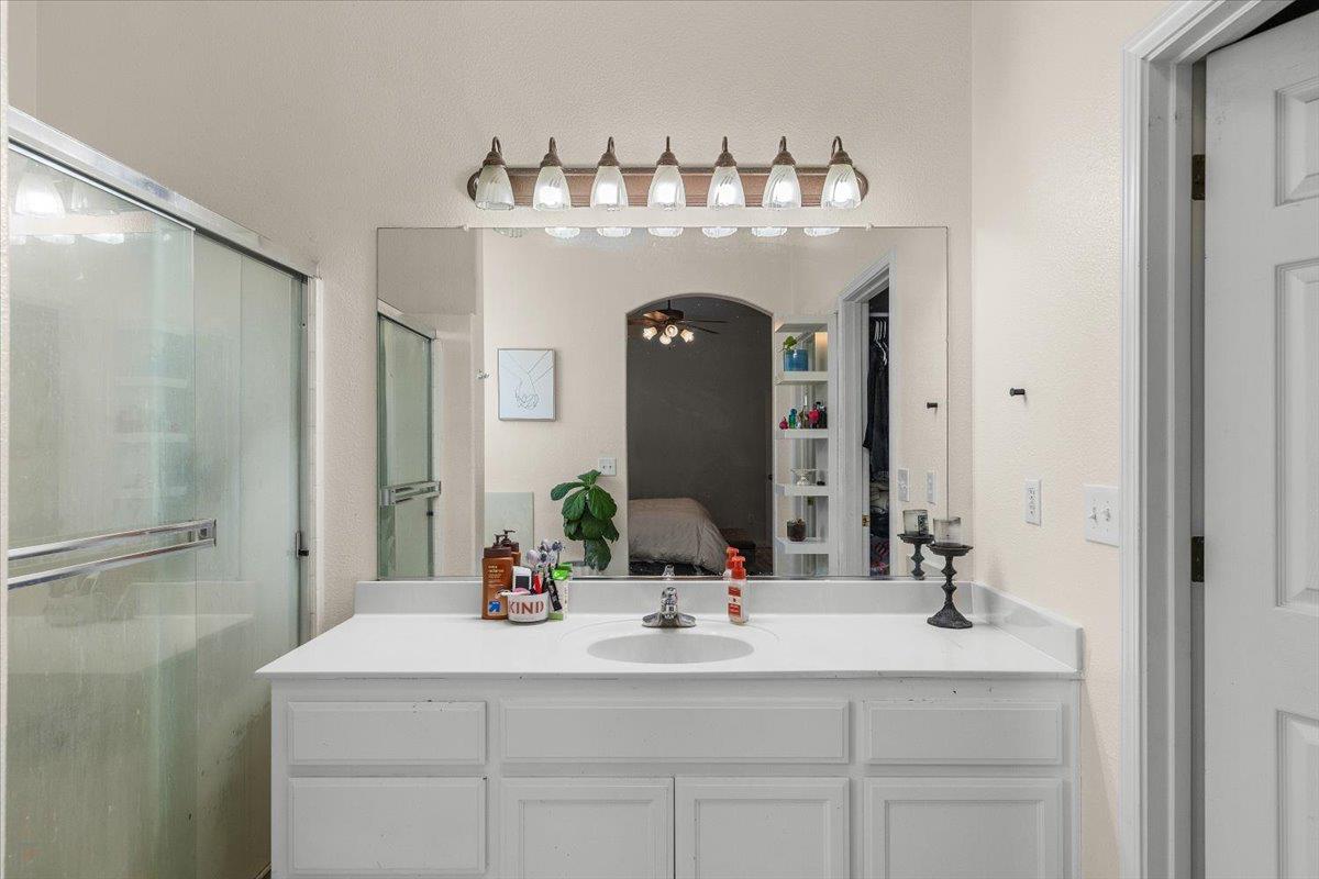 623 John Roos, Ripon, CA 95366