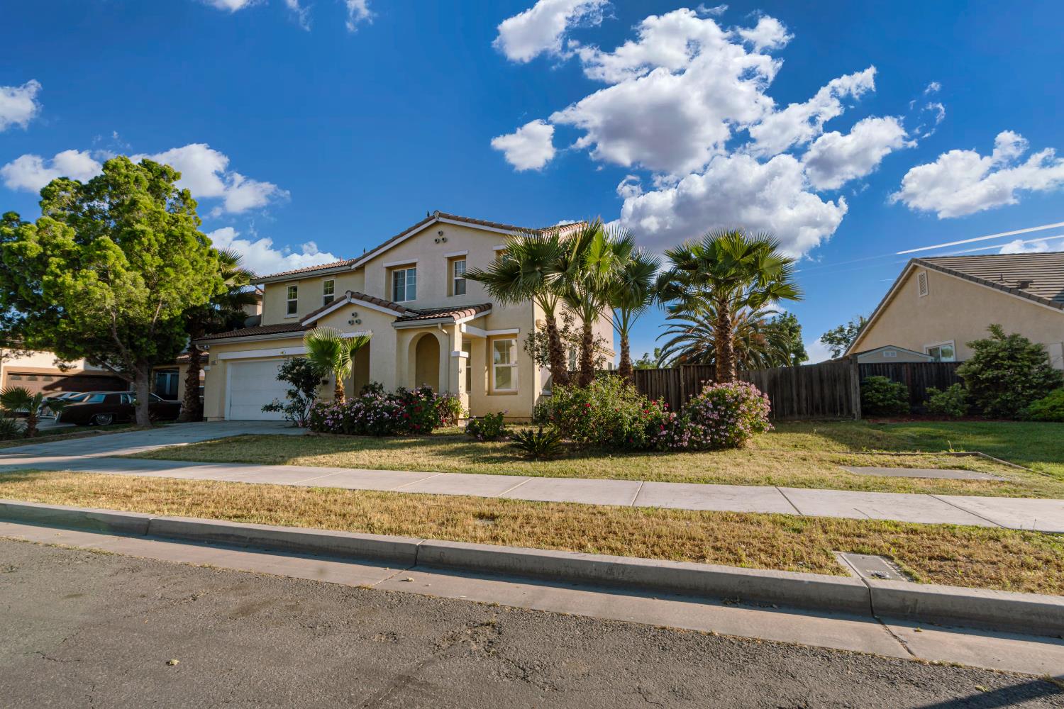 2325 S Creekside Dr, Los Banos, CA 93635