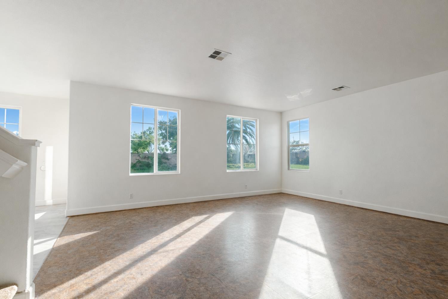 2325 S Creekside Dr, Los Banos, CA 93635