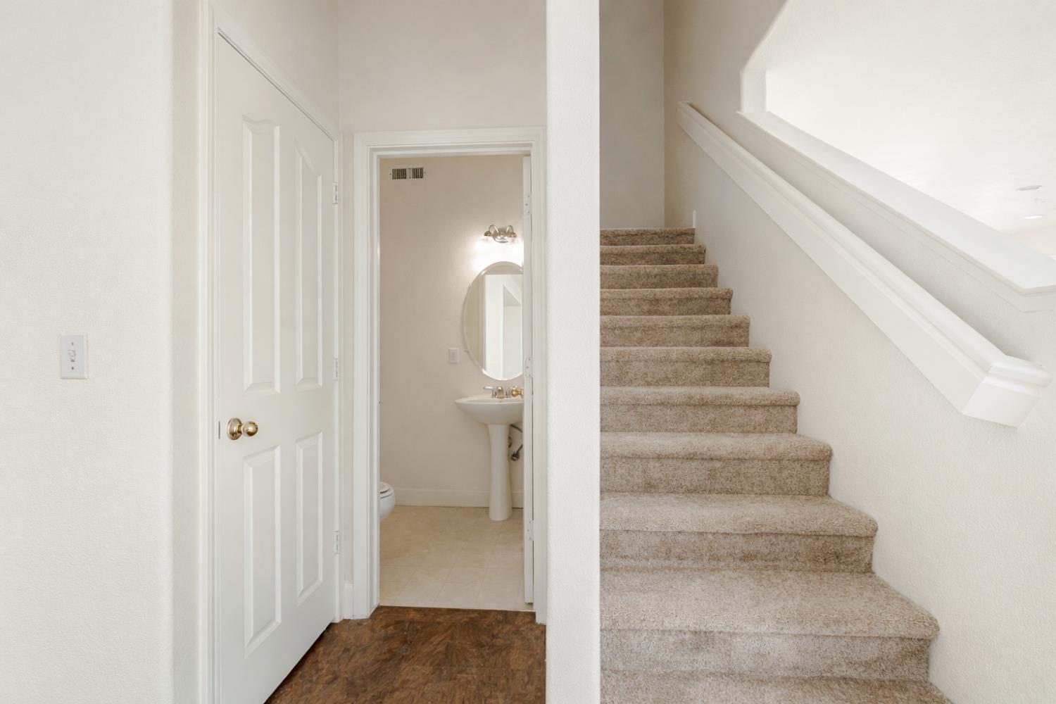 2325 S Creekside Dr, Los Banos, CA 93635