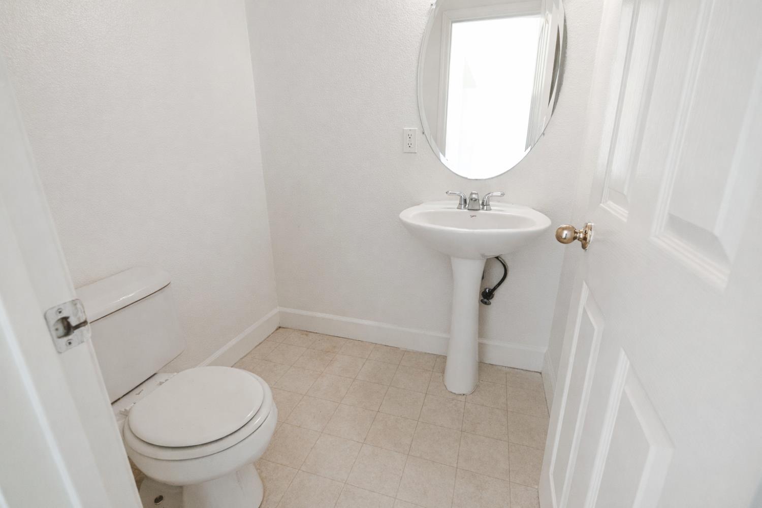 2325 S Creekside Dr, Los Banos, CA 93635